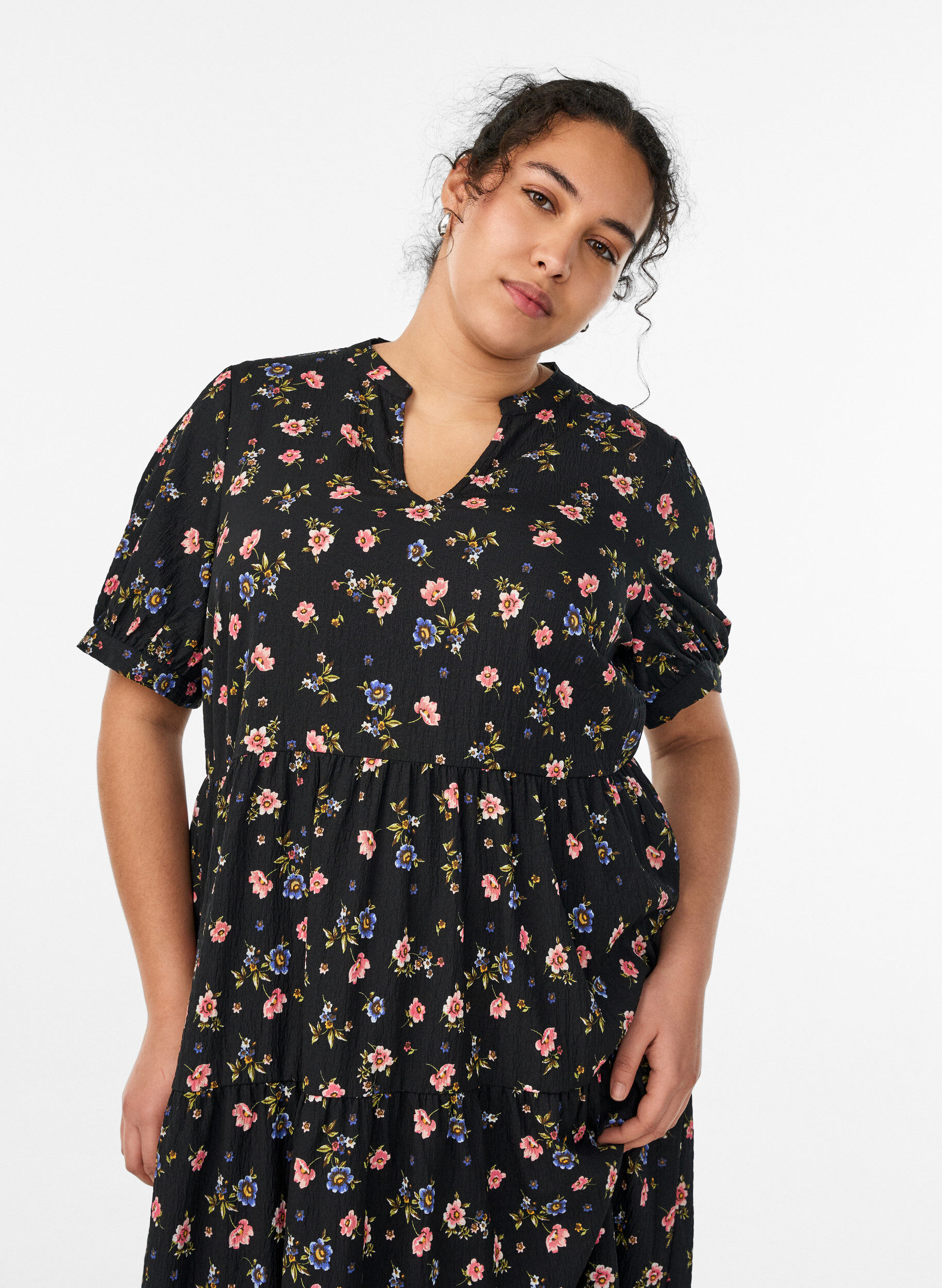 ZizziEnkellange jurk met korte mouwen en gelaagde ruches, Zwart, Model image number 2