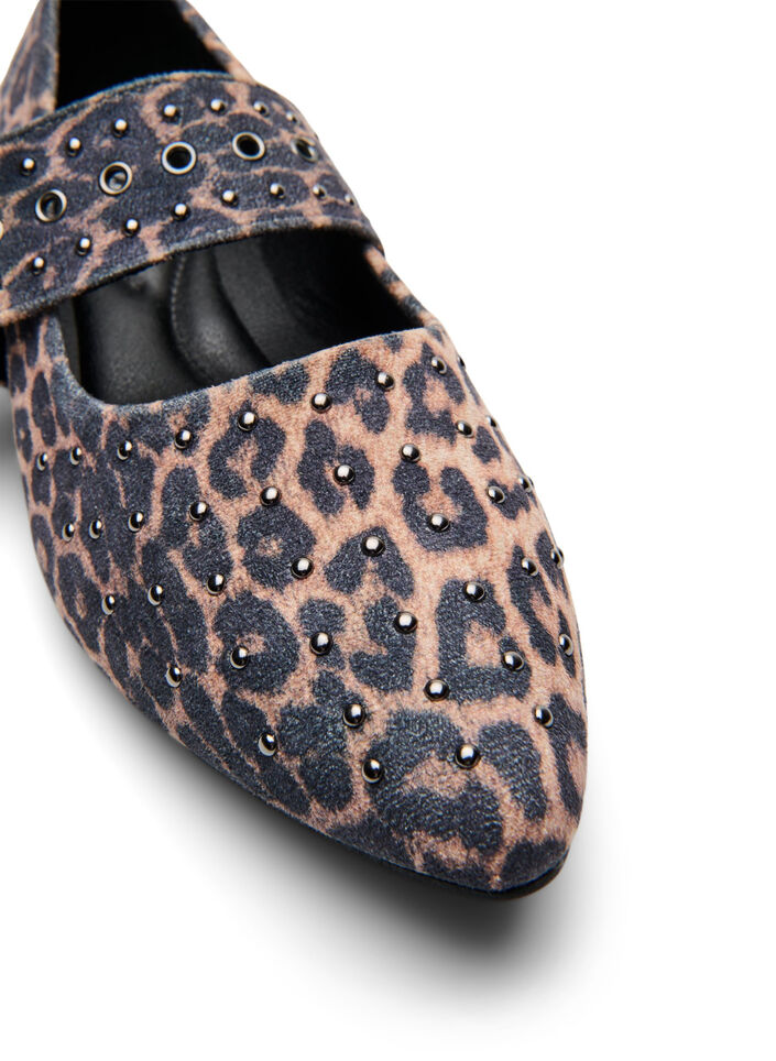 Wide fit - Luipaard print ballerina met gesp en studs, Leopard AOP, Packshot