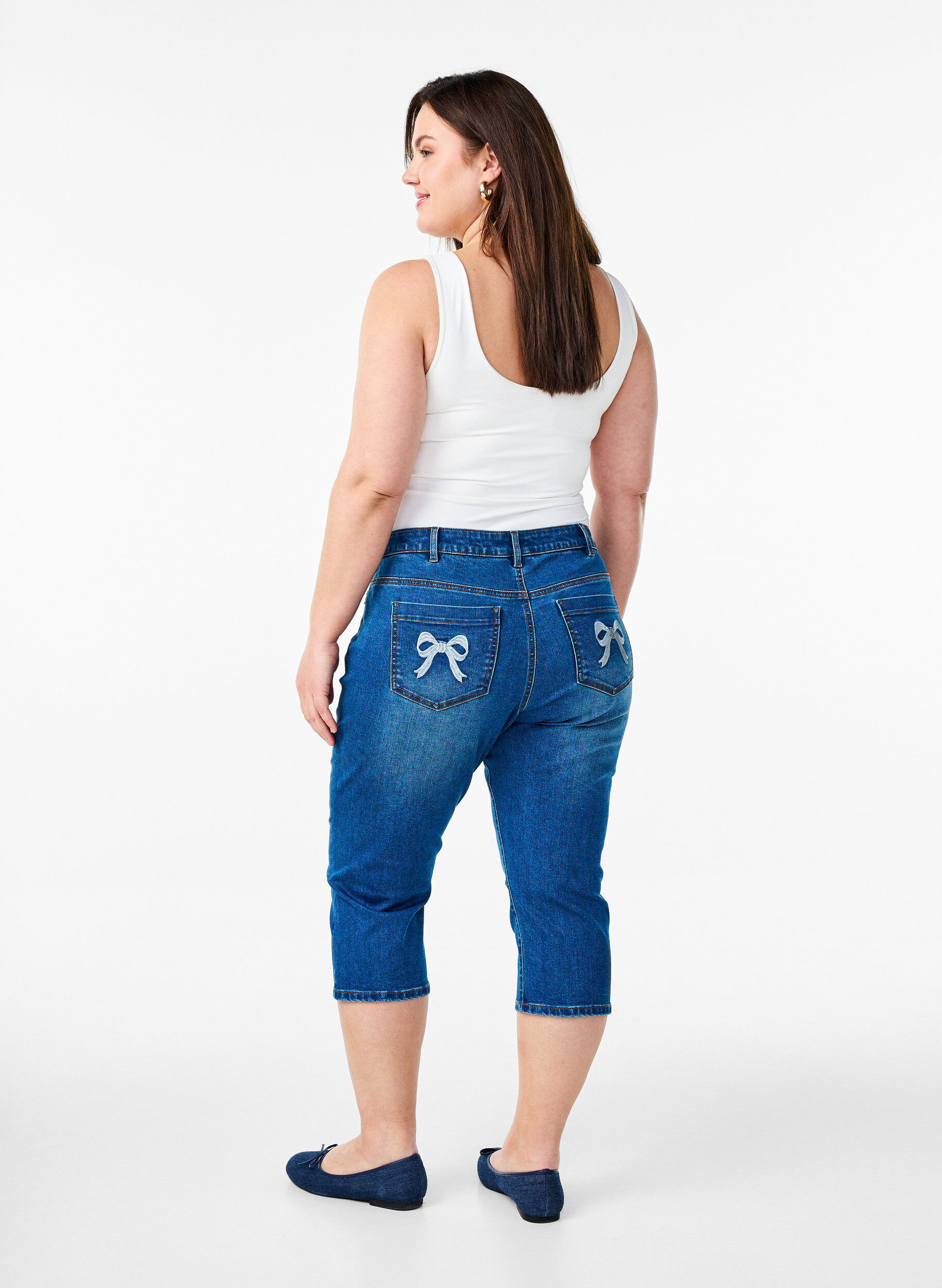Emily slim fit denim capribroek, Blauw, Model