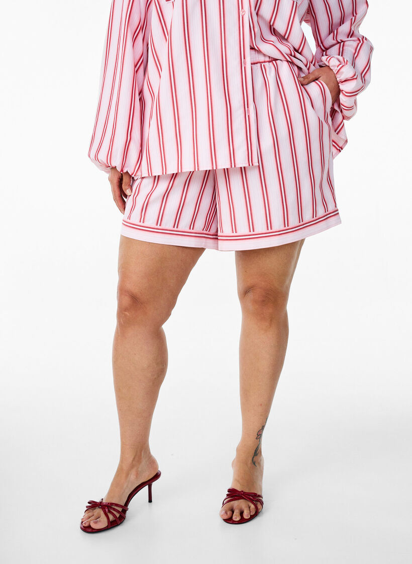 Losse shorts met strepen en zakken, Pink Stripe, Model
