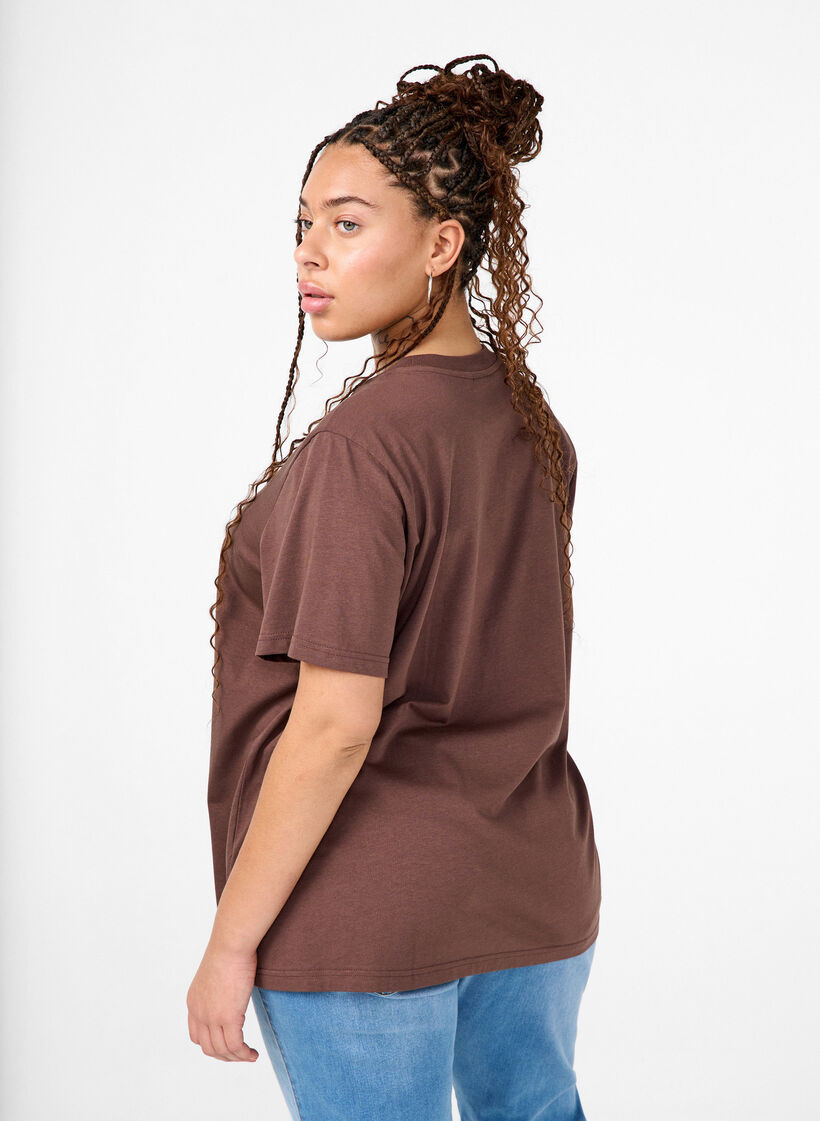 Basic katoenen T-shirt met ronde hals, Chocolate Martini, Model