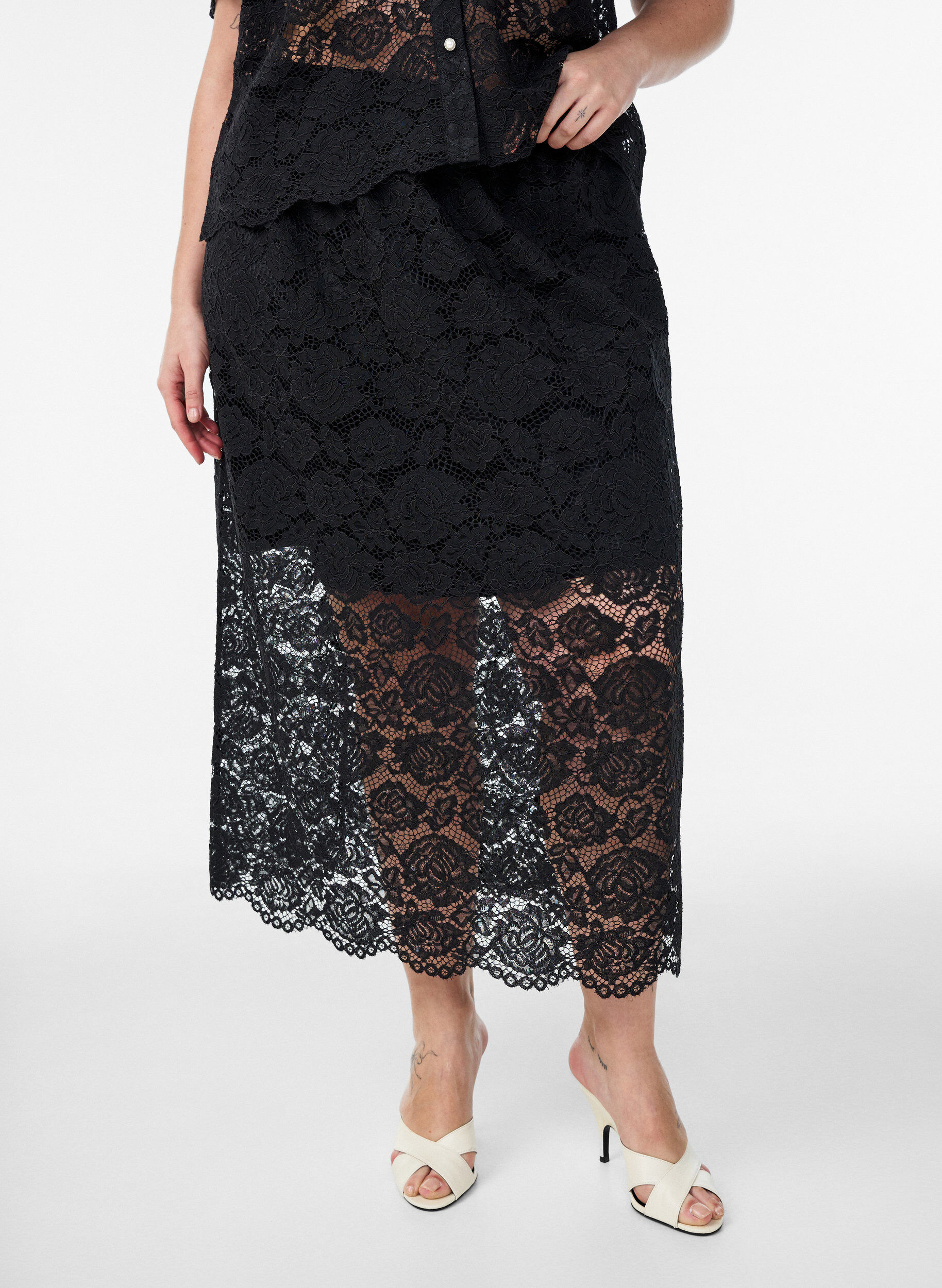 ZizziKanten midirok met een elastische tailleband, Zwart, Model image number 2