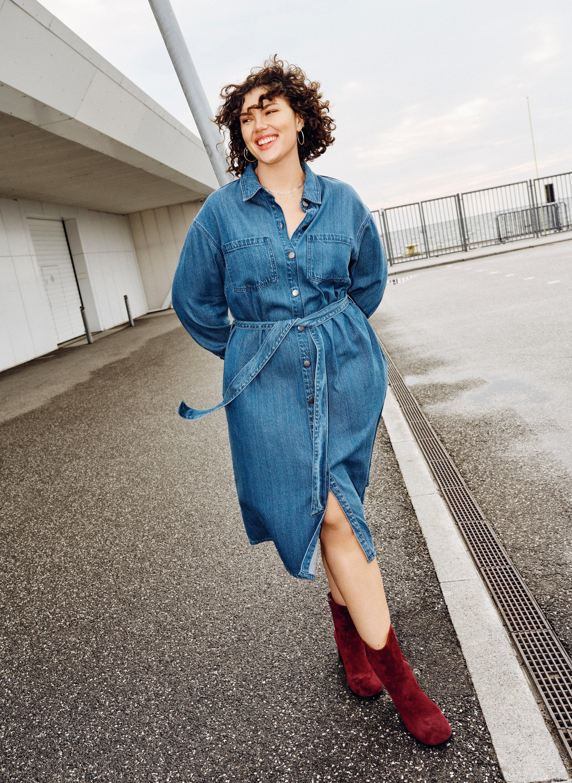 ZizziDenim overhemdjurk met strikceintuur en zijzakken, Blauw, Image image number 0