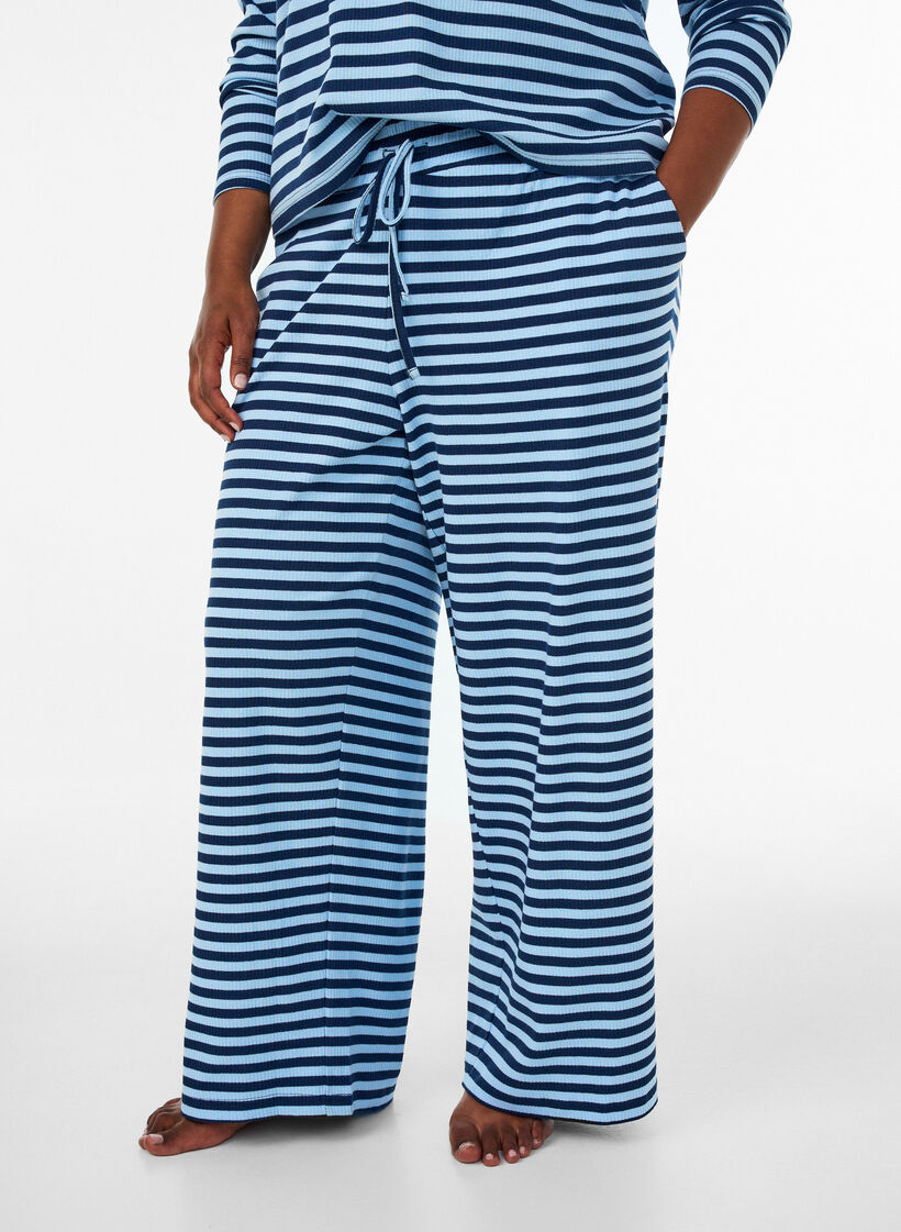 Gestreepte pyjamabroek met een high waist en wijde pijpen, Blauw, Model image number 2