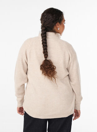 ZizziGebreide trui met een hoge col en harlekijnpatroon, Beige, Model image number 2