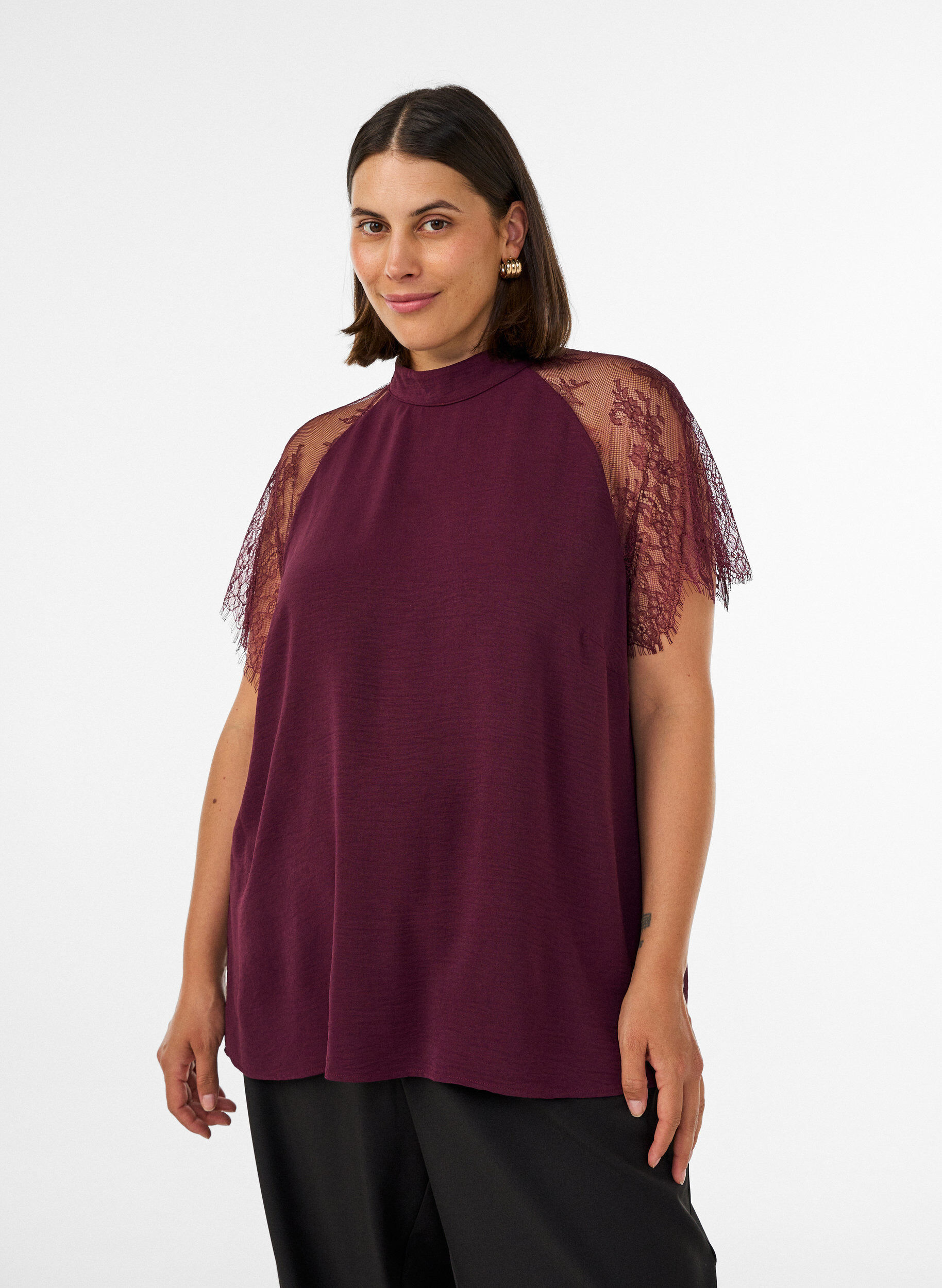 Blouse met korte kanten mouwen en hoge hals, Rood, Model