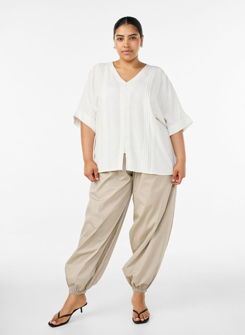 Blouse en viscose avec bordure crochet et boutons, Vanille, Model image number 1