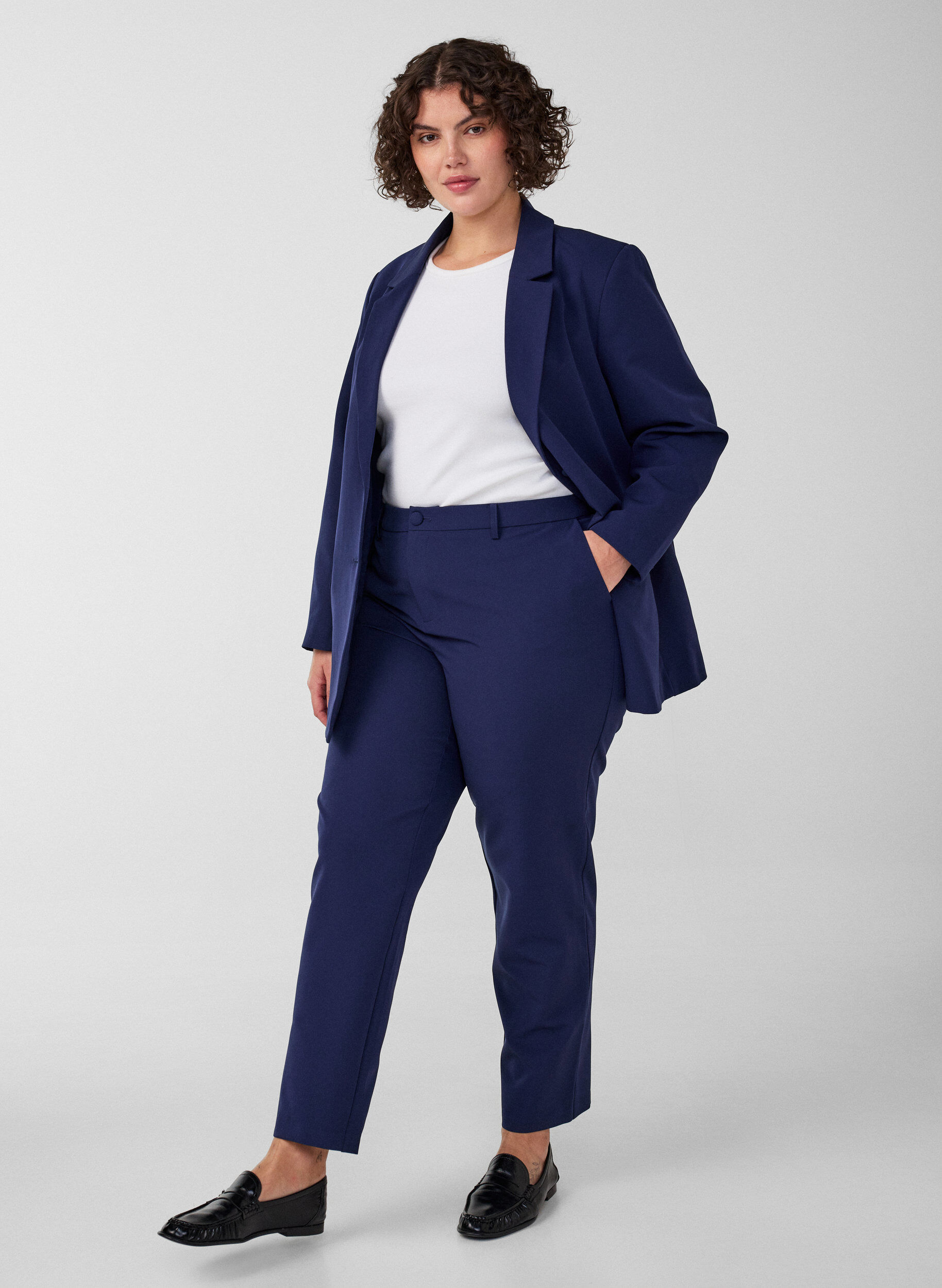 ZizziBroek met zakken en rechte pijpen, Blauw, Model image number 0