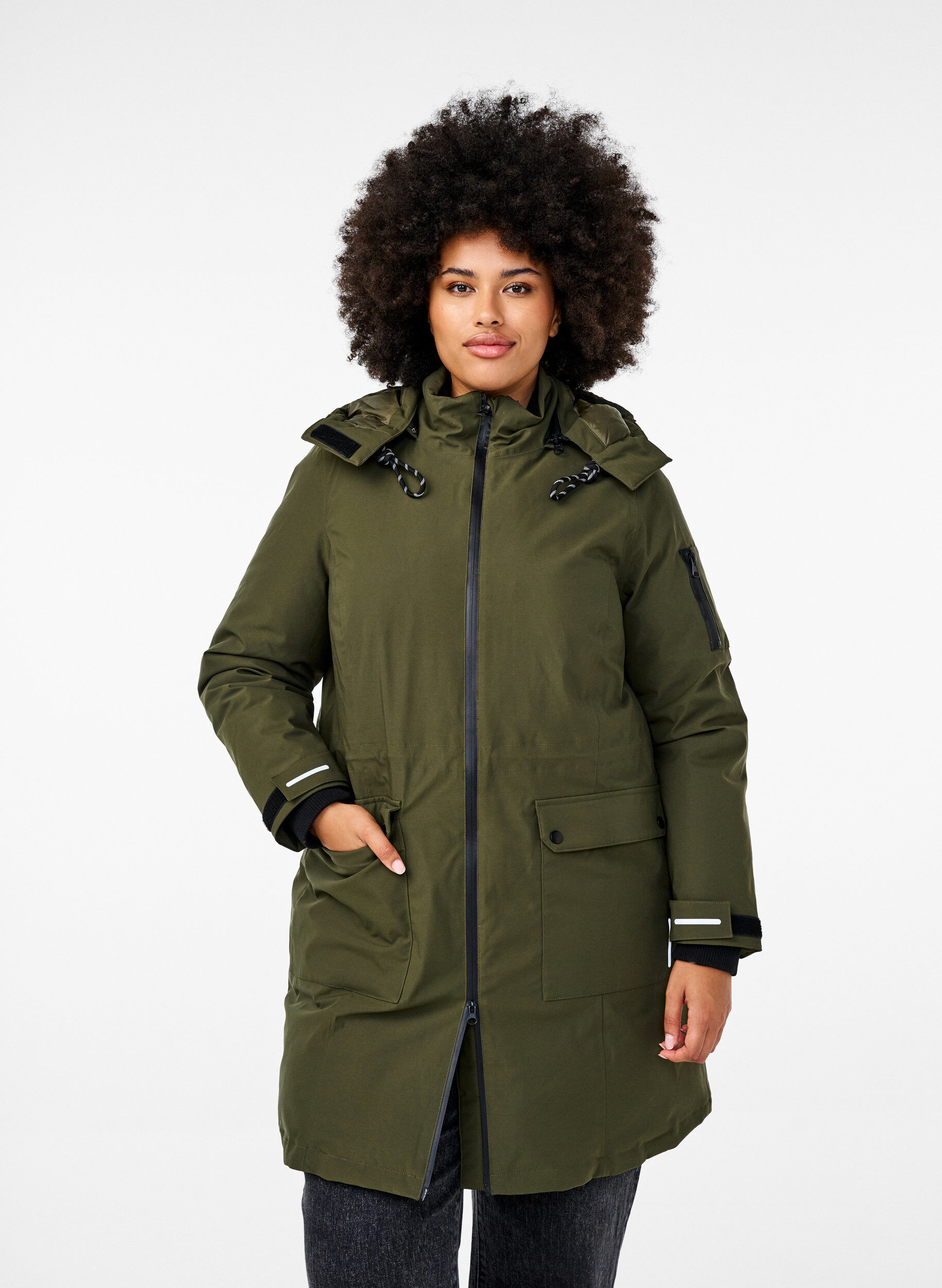 Praktische winterjas met capuchon en zakken, Groen, Model