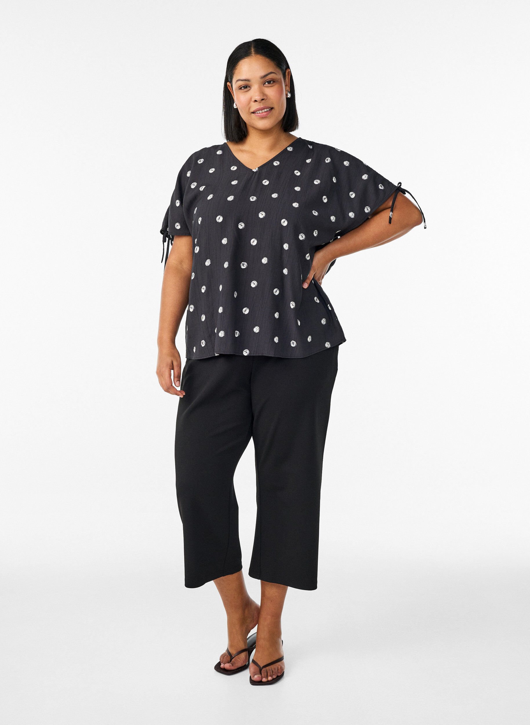 Zizzi7/8 broek met losse pasvorm, Zwart, Model image number 1