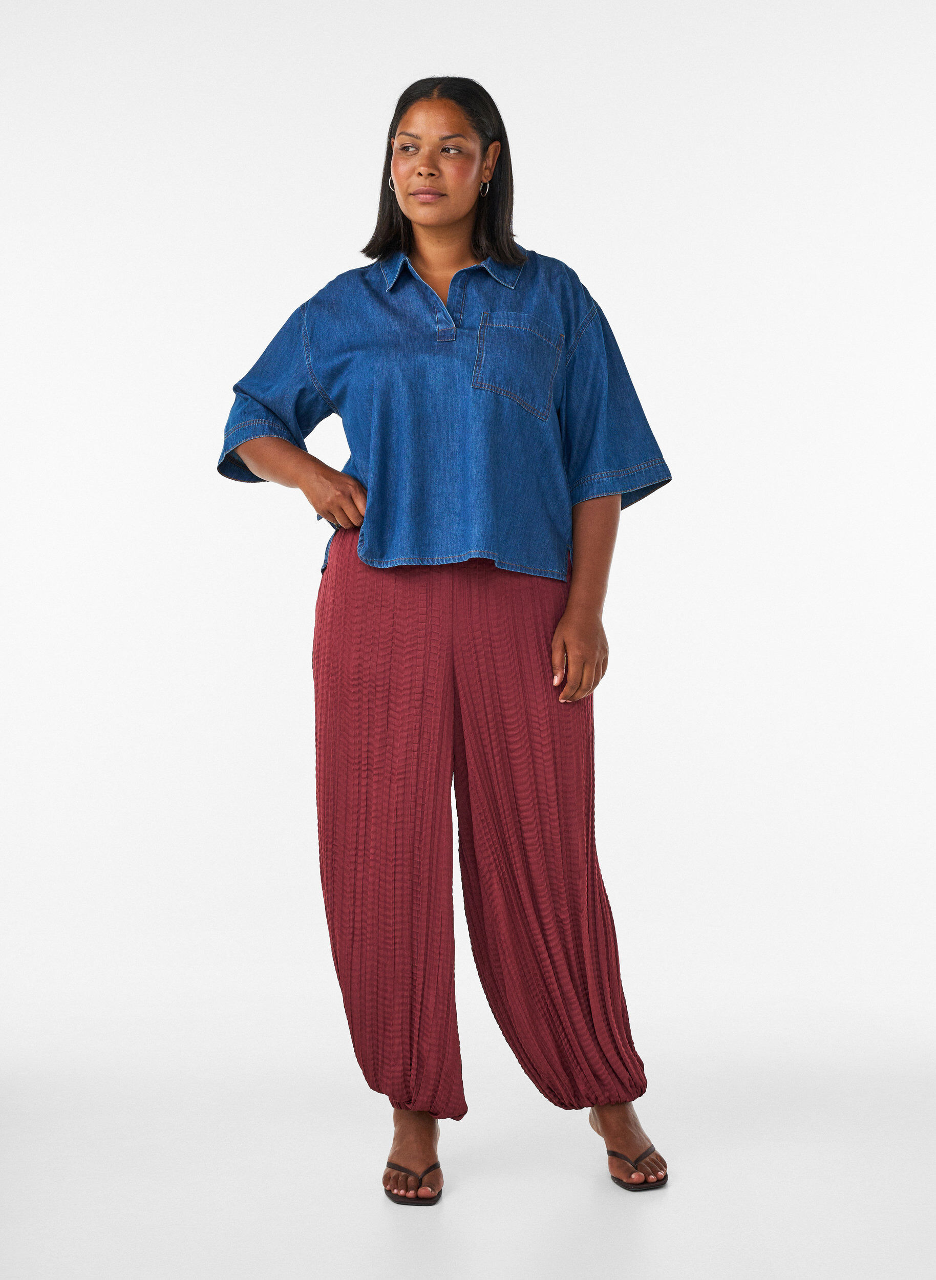 Ballonbroek met structuur en elastische taille, Rood, Model