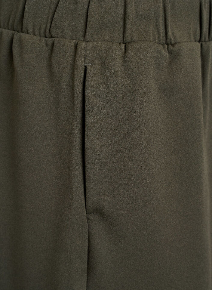 Korte broek met losse pasvorm en zakken, Groen, Packshot image number 2