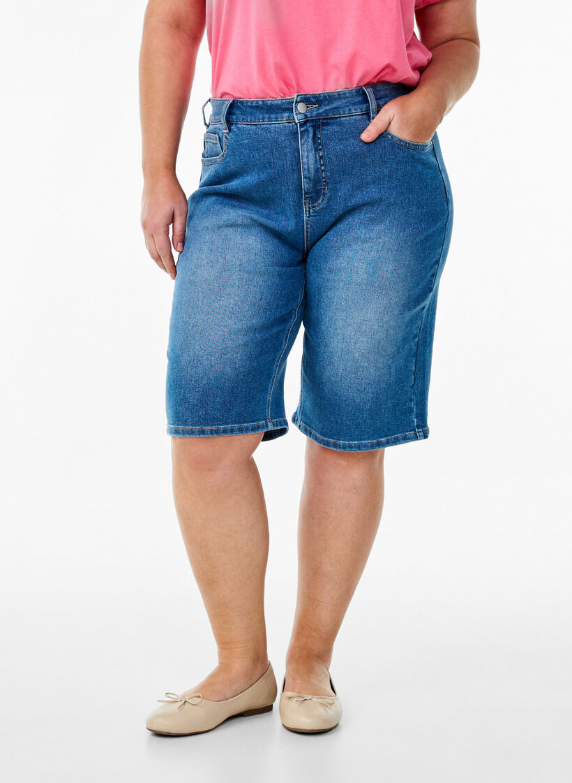 High waist denim Bermuda shorts, Blauw, Model image number 2