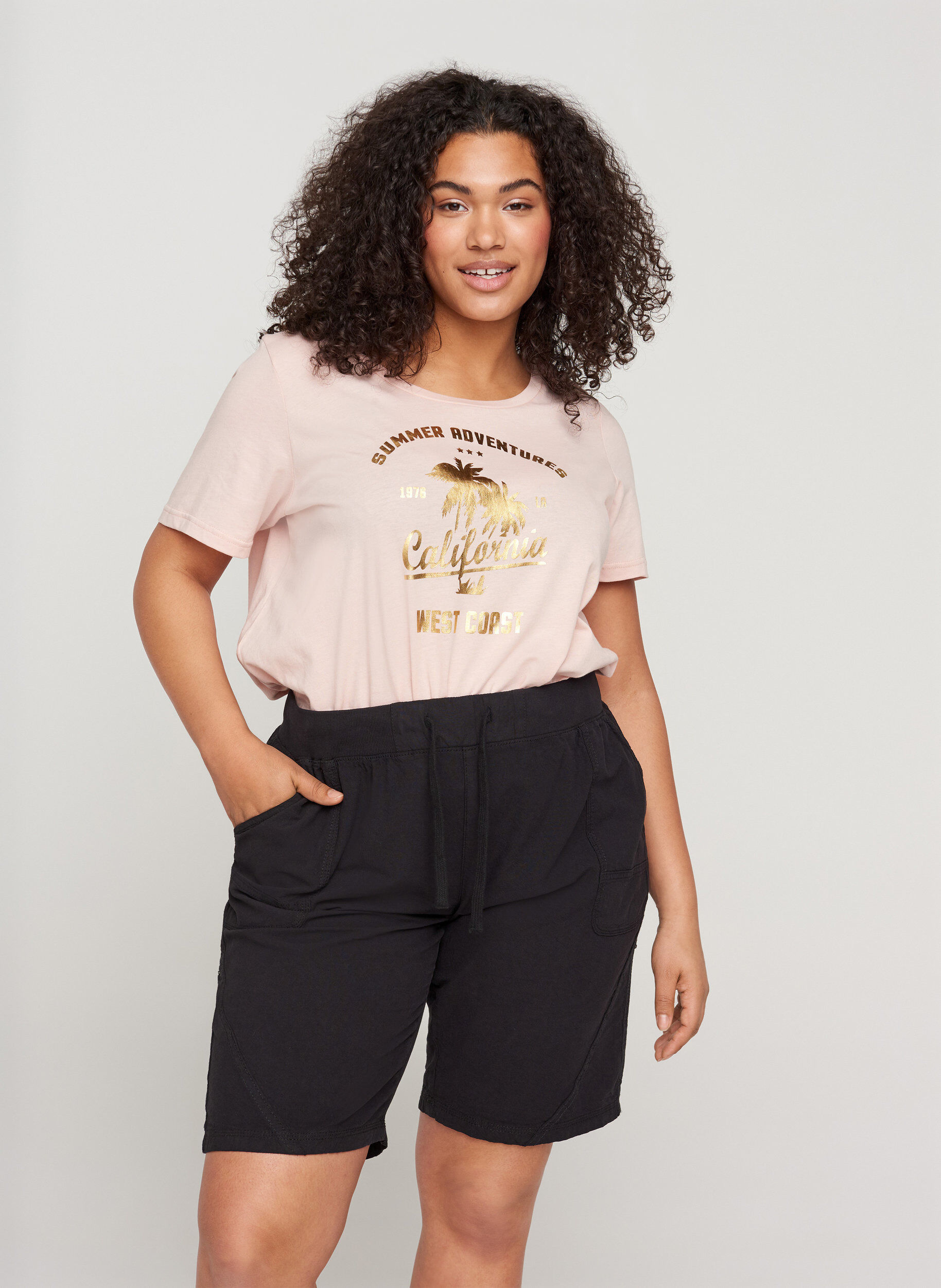 Losse short met zakken in katoen, Zwart, Model