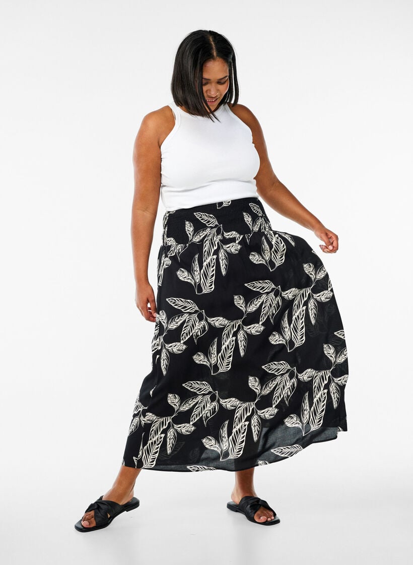 FLASH - Maxi rok in viscose met smokwerk, Zwart, Model image number 2