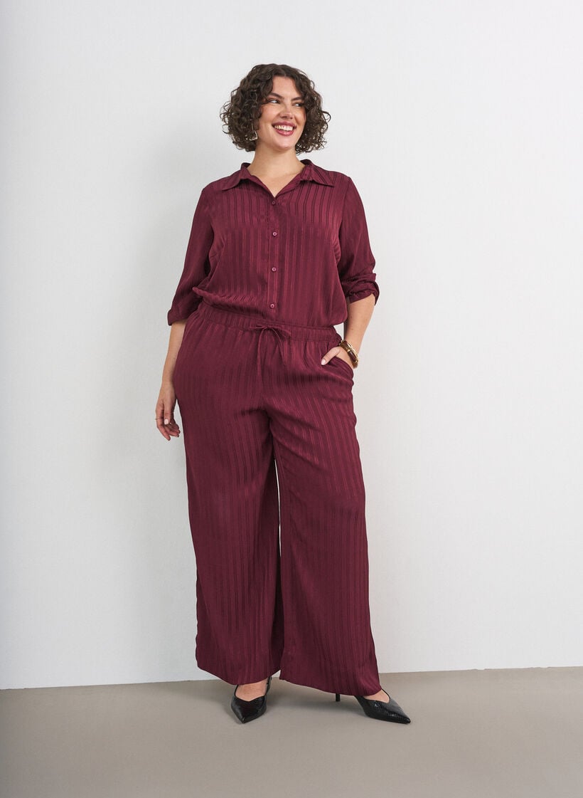 Broek met textuurstrepen en rechte pijpen, Rood, Model image number 0