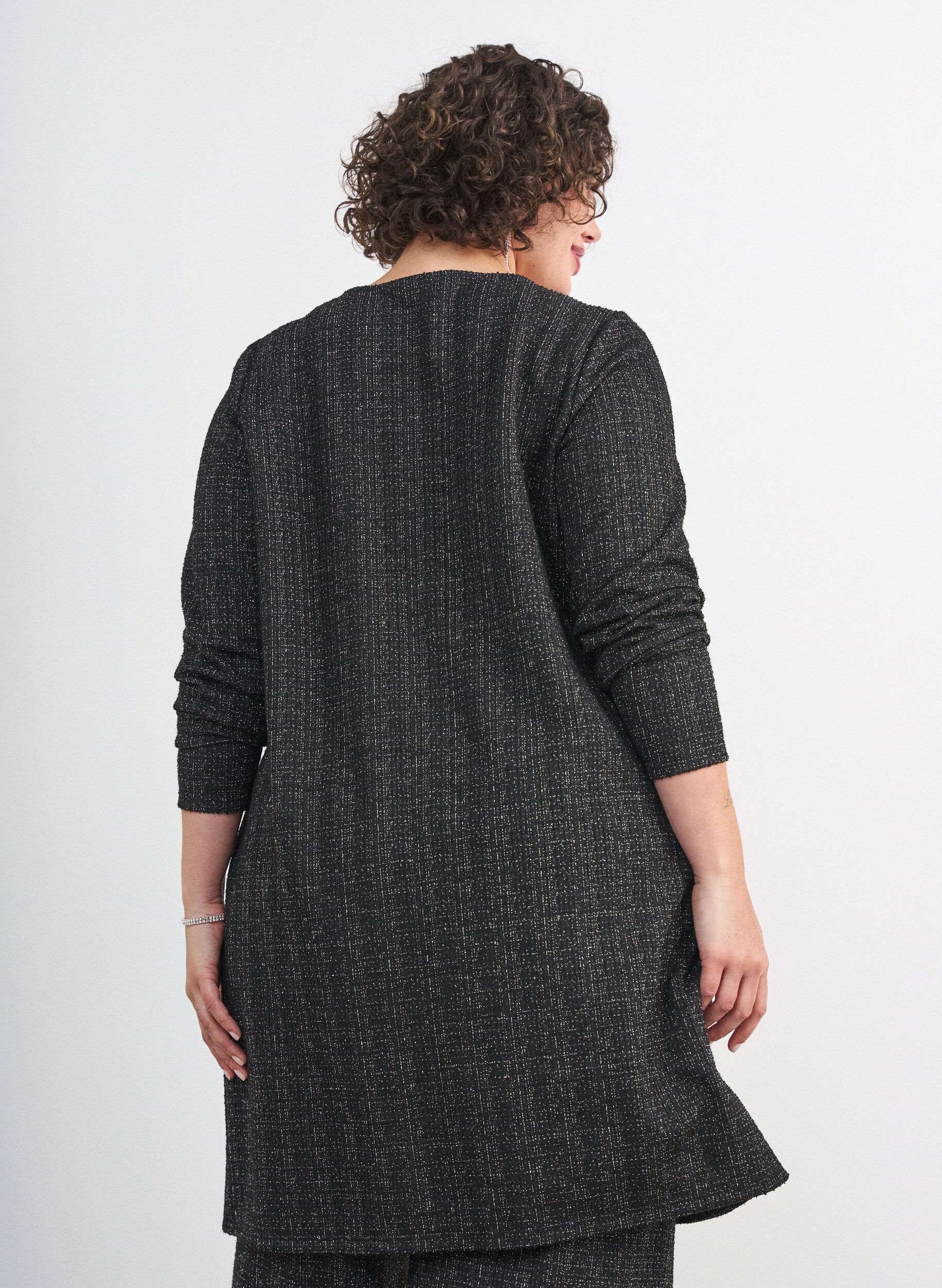 ZizziKorte jurk met een boucl&eacute;textuur en glitterdraden, Zwart, Model image number 2