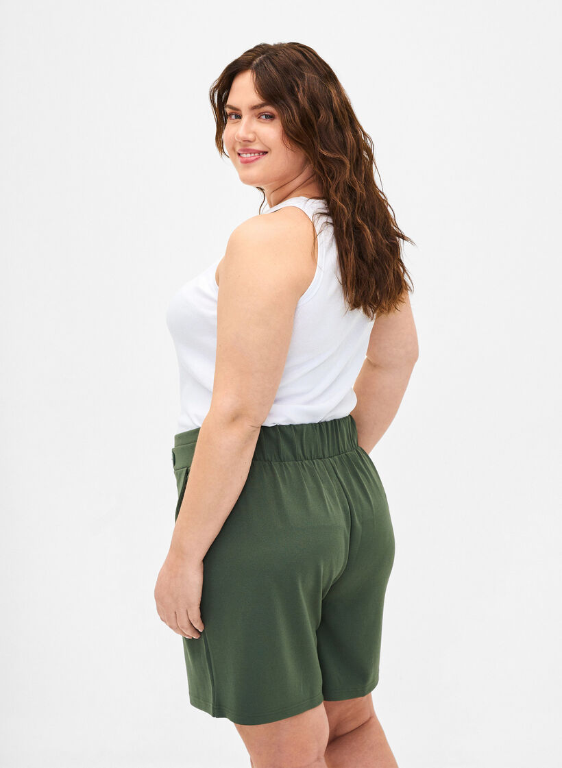 Korte broek met zakken en losse pasvorm, Groen, Model image number 2