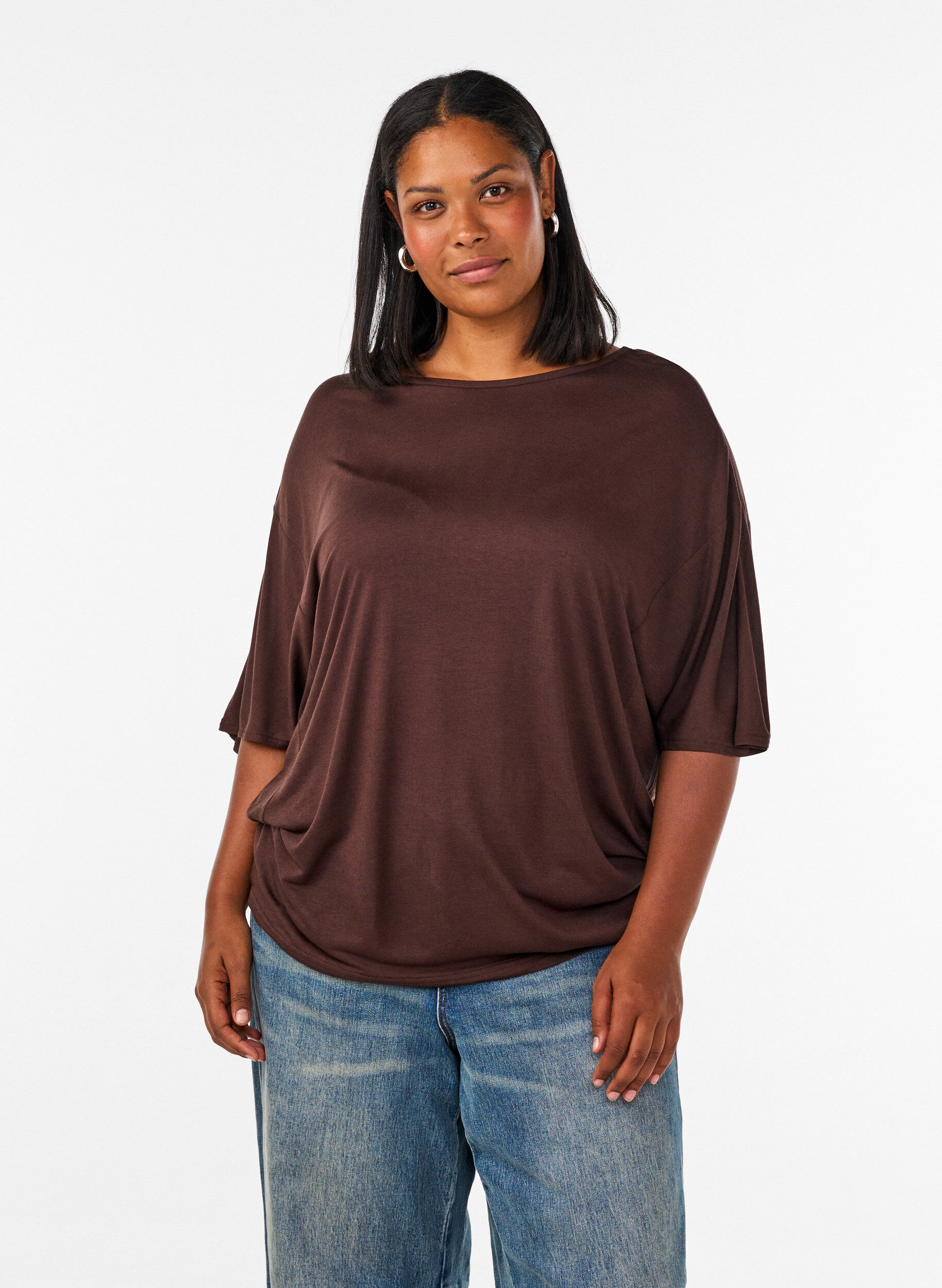 Losse pasvorm T-shirt in viscose jersey, Bruin, Model