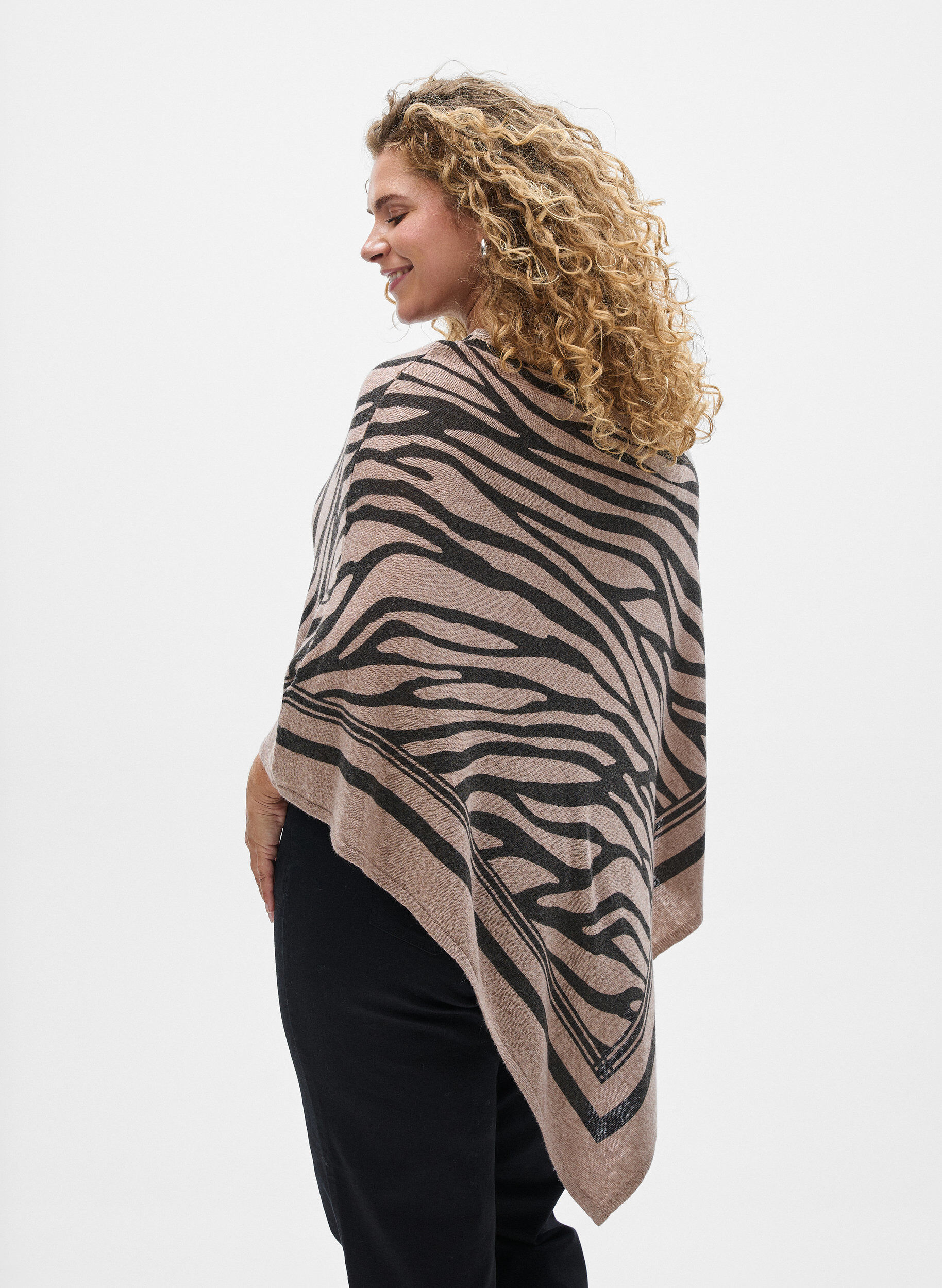 ZizziFijngebreide poncho, Zwart, Model image number 2