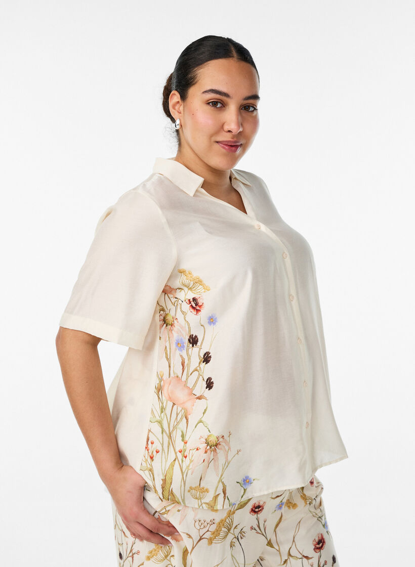 Blouse met ellebooglange mouwen en bloemenaccenten, Beige, Model