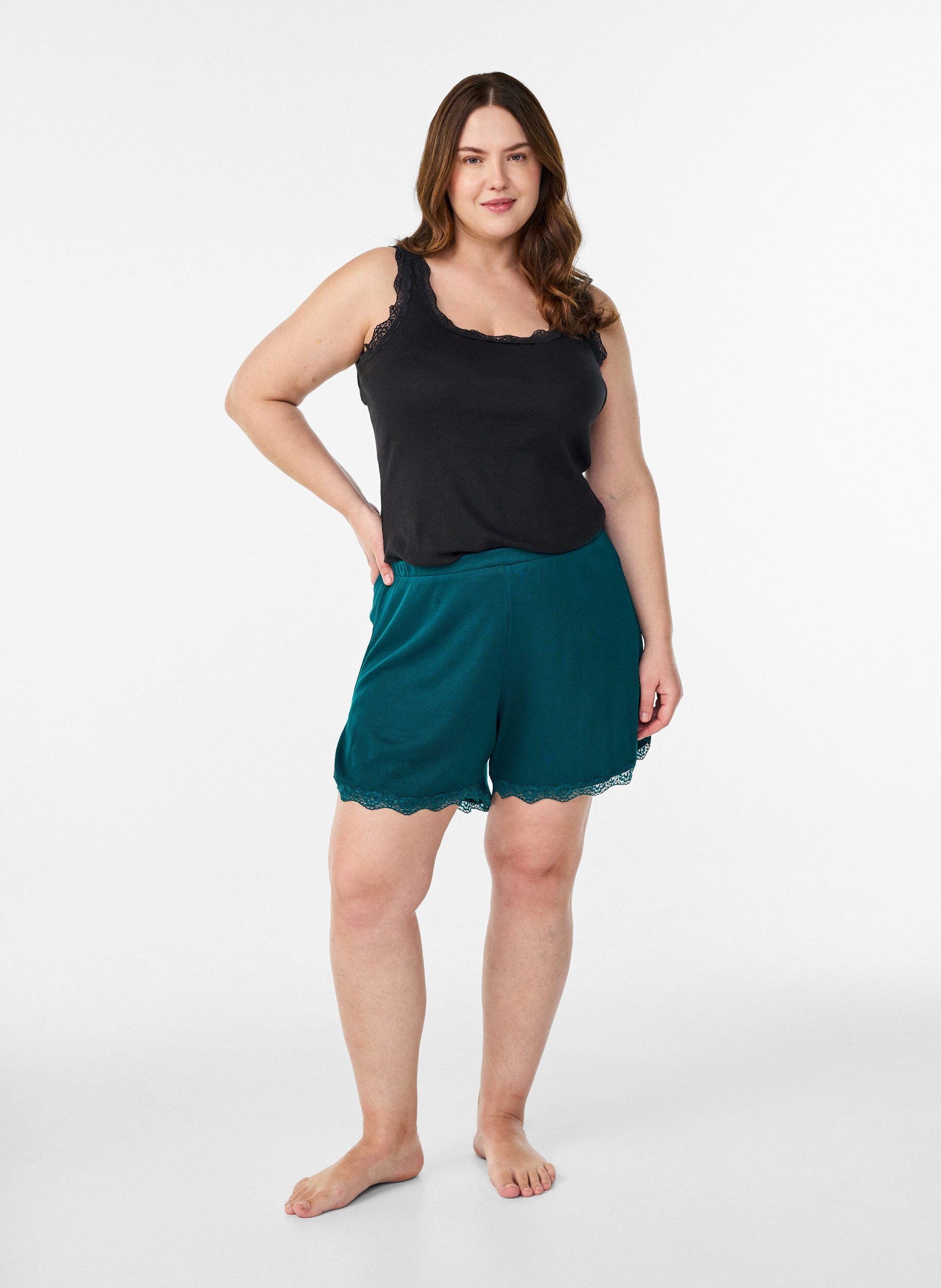 ZizziLichte nachtshorts met ribde structuur en kanten afwerking, Groen, Model image number 1