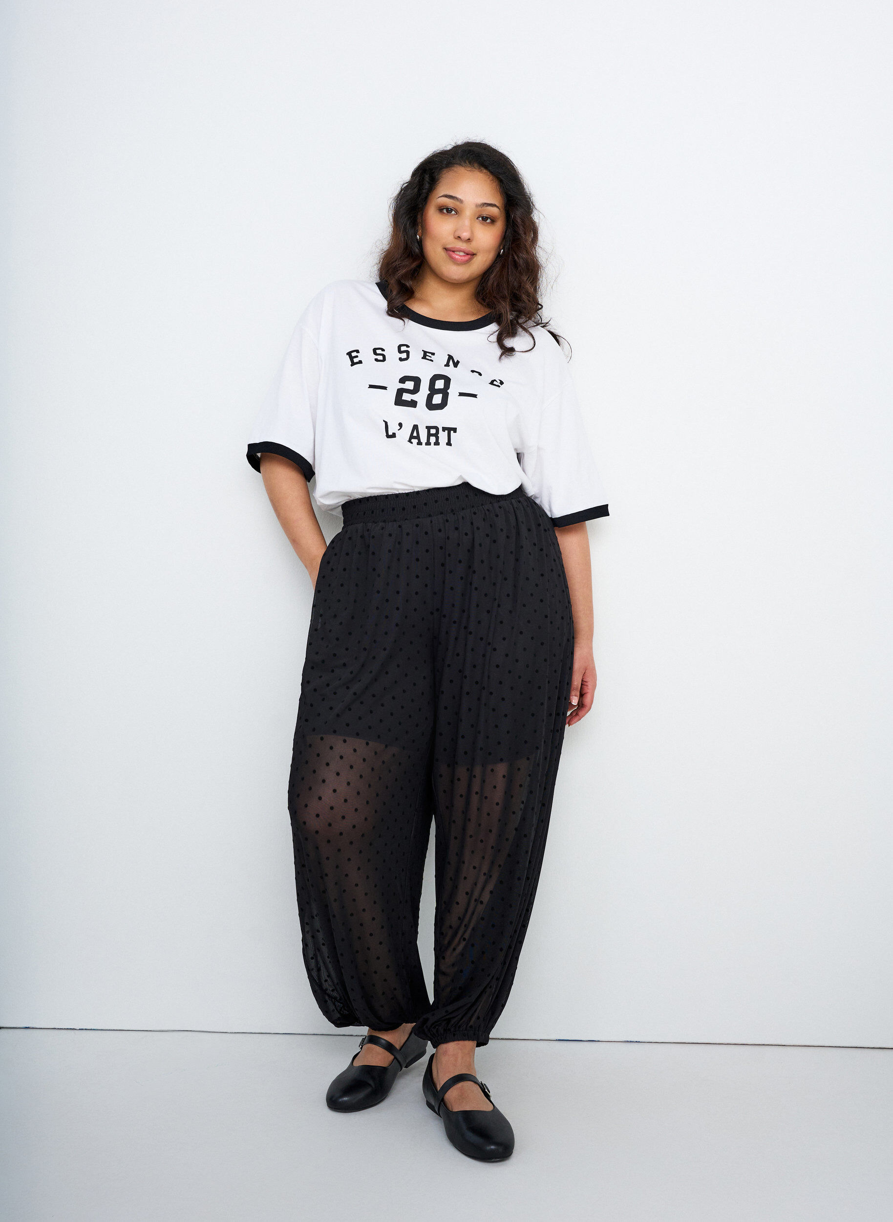 Zizzi T-shirt en coton avec imprim&eacute; texte et coupe boxy, Blanc, Image image number 0