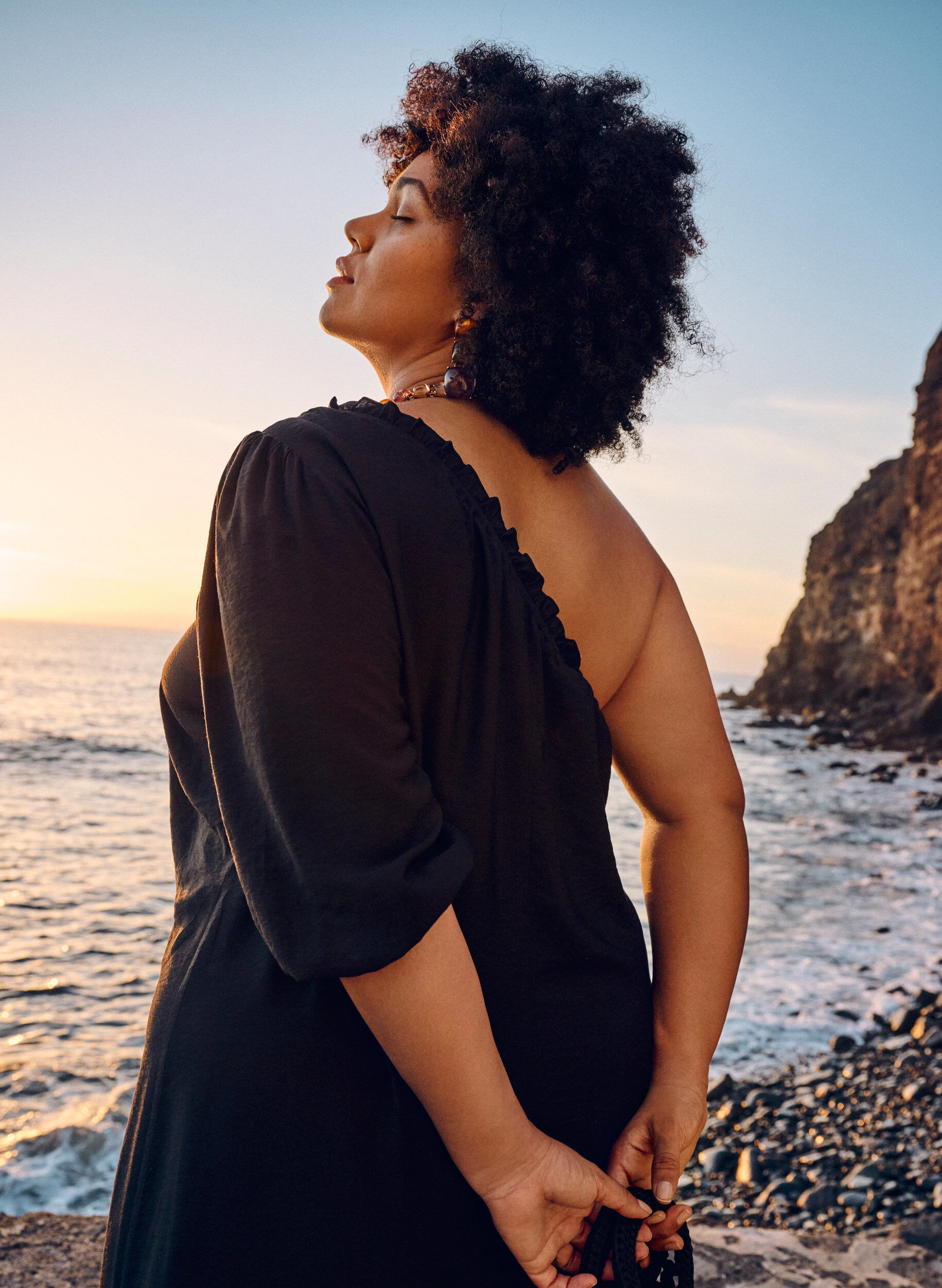 ZizziOne-shoulder jurk van viscose, Zwart, Image image number 1