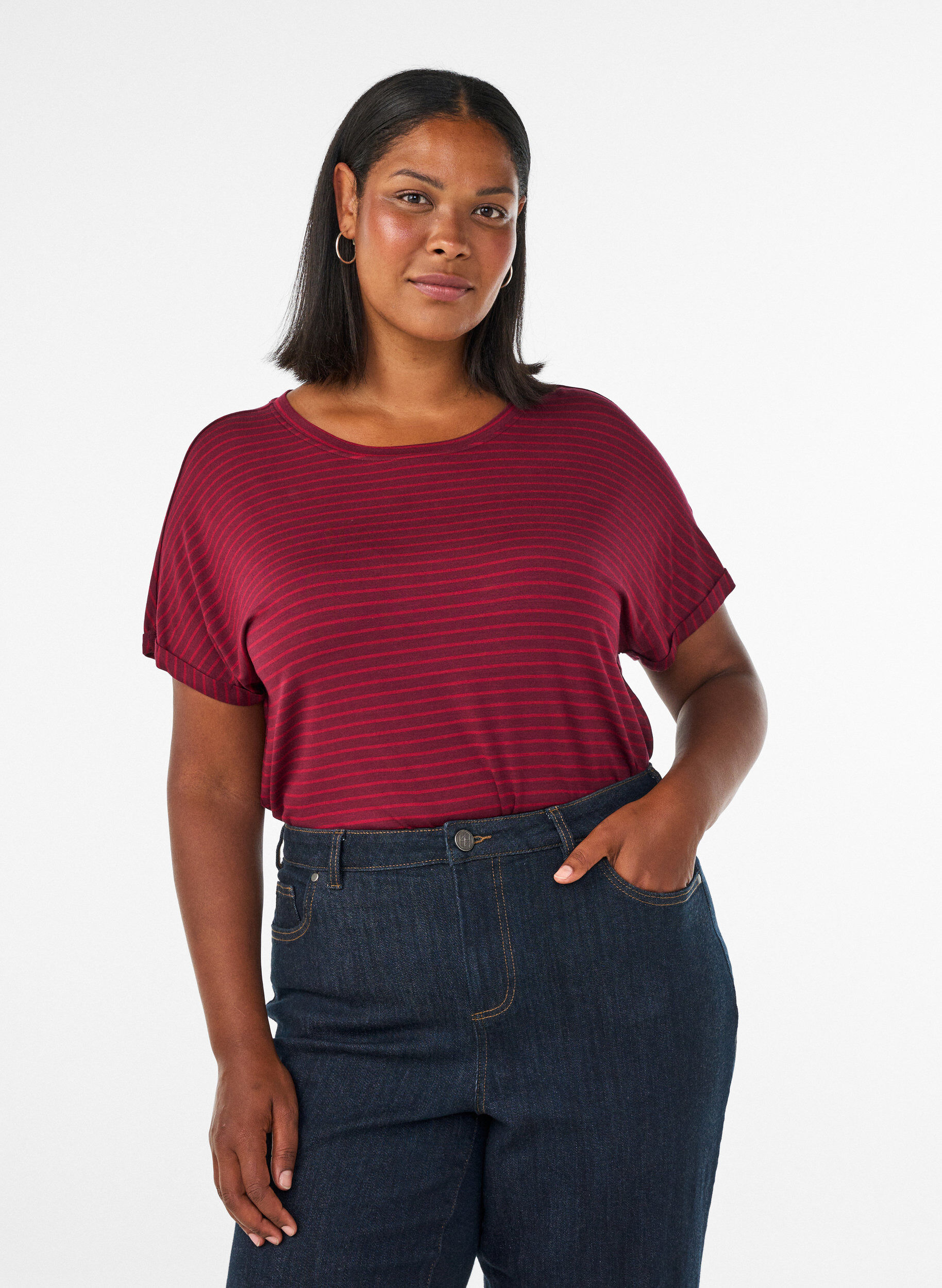 Gestreept T-shirt in viscose met een ronde hals, Rood, Model