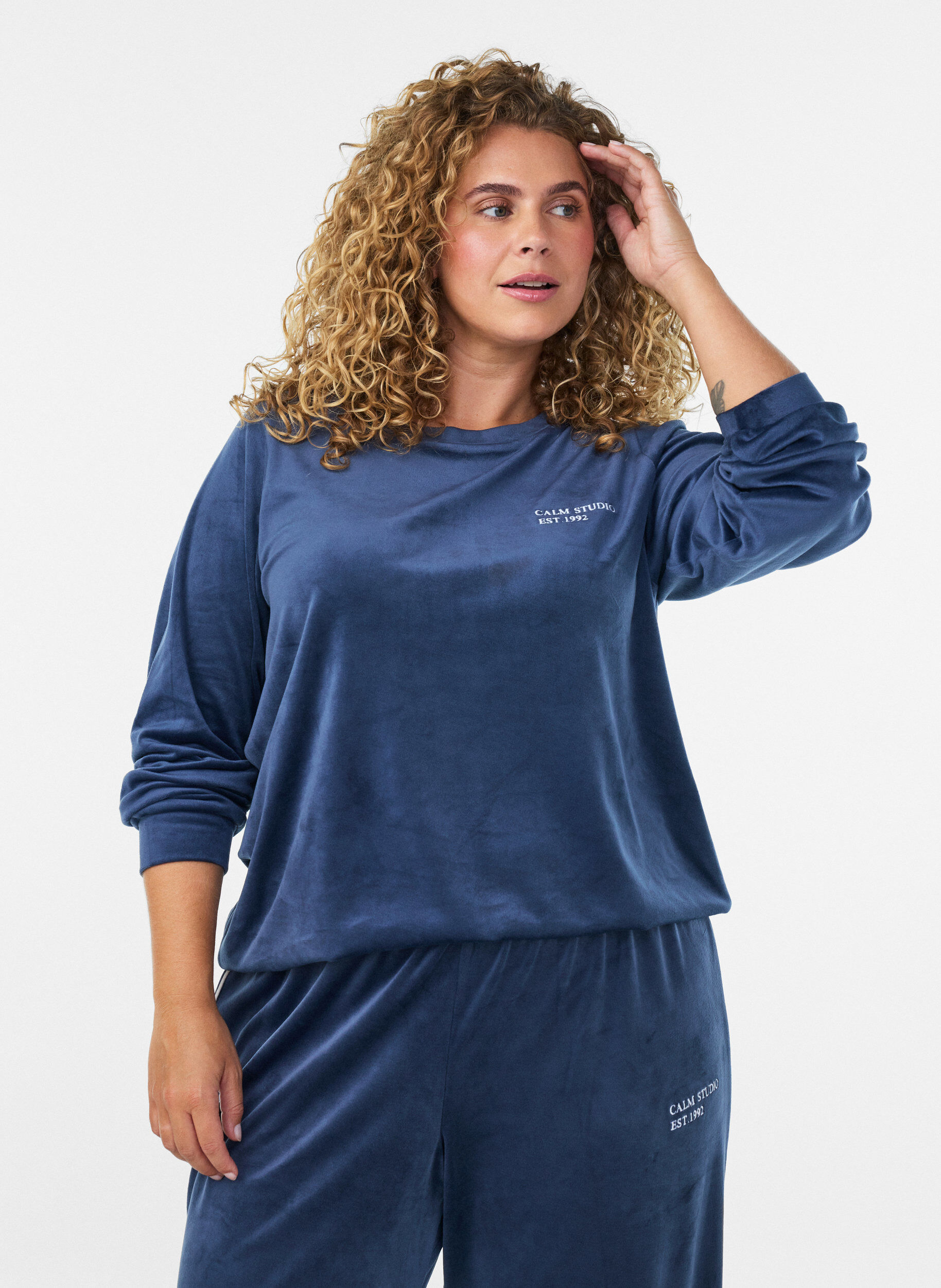 Velours blouse met geborduurde tekst, Blauw, Model