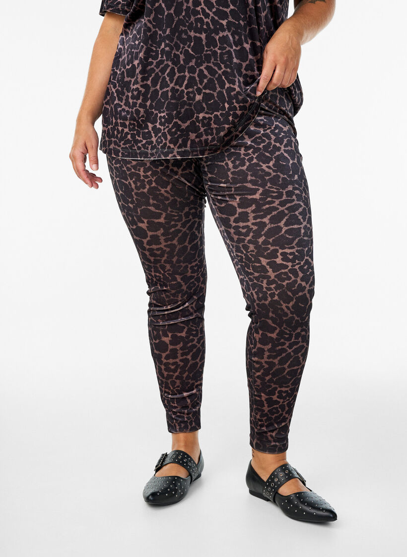 Velour leggings met luipaardpatroon, Bruin, Model