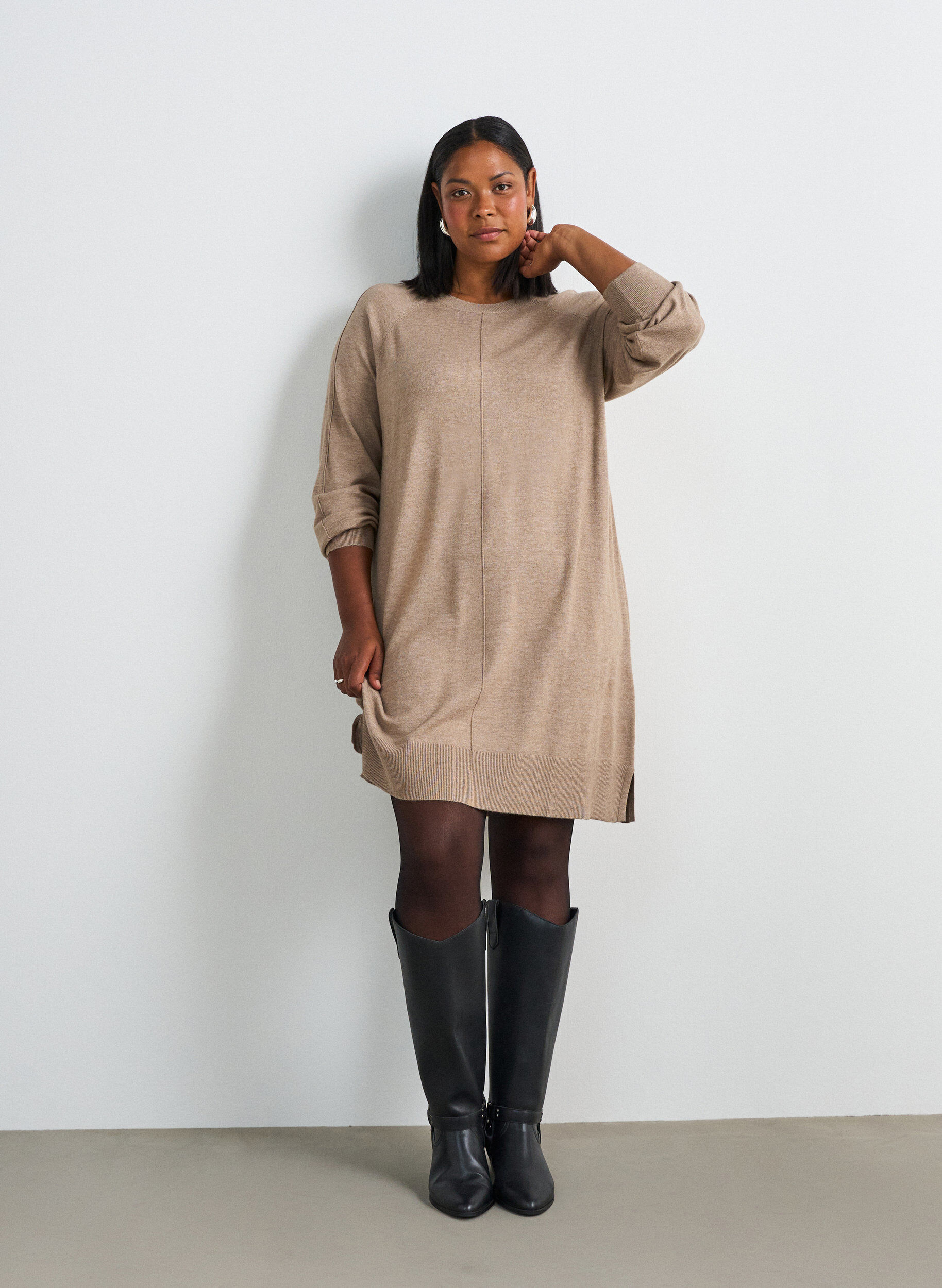 ZizziKorte gebreide jurk met raglanmouwen en een middennaad, Beige, Model image number 1