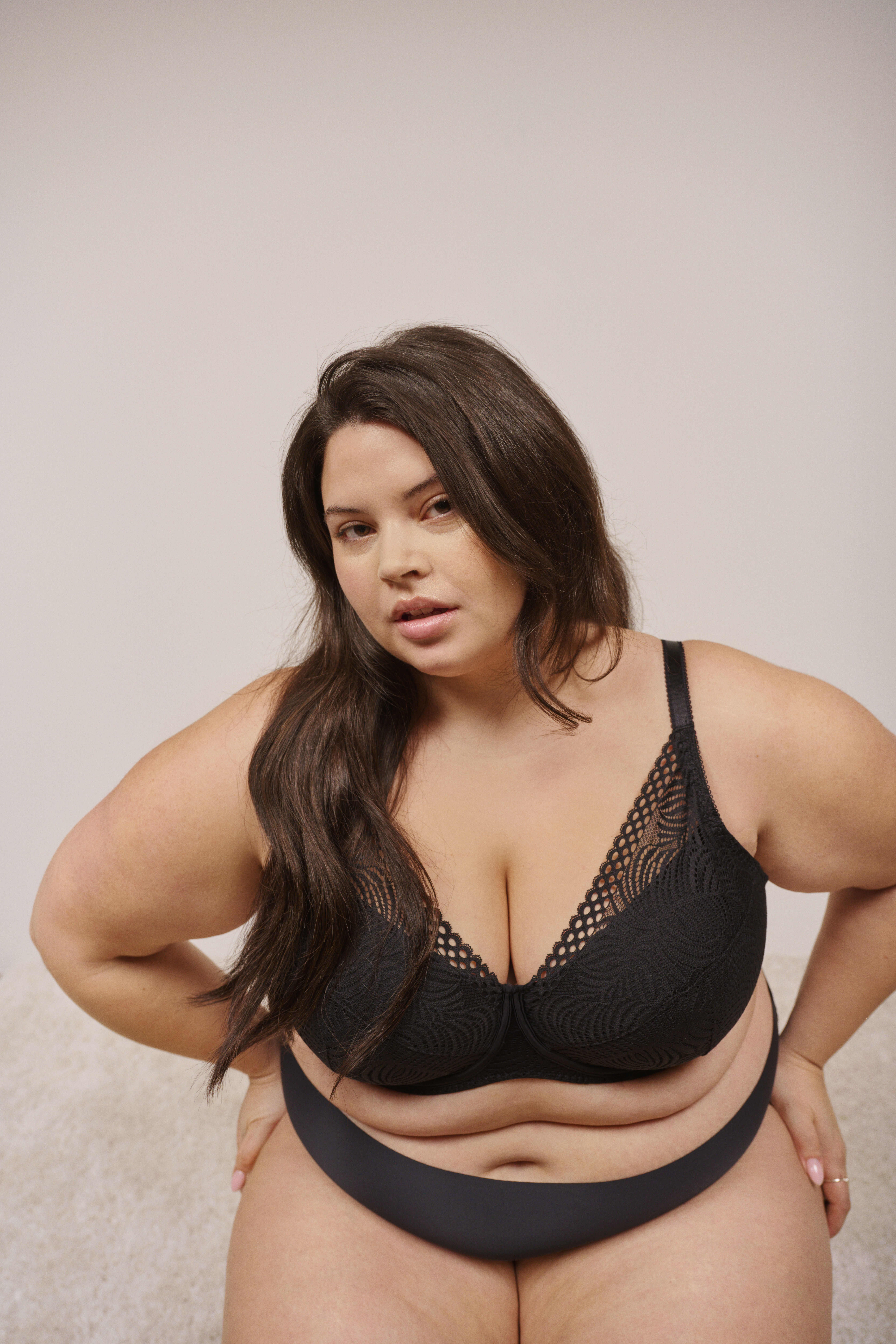 Elegante zwarte lingerielook, , Model