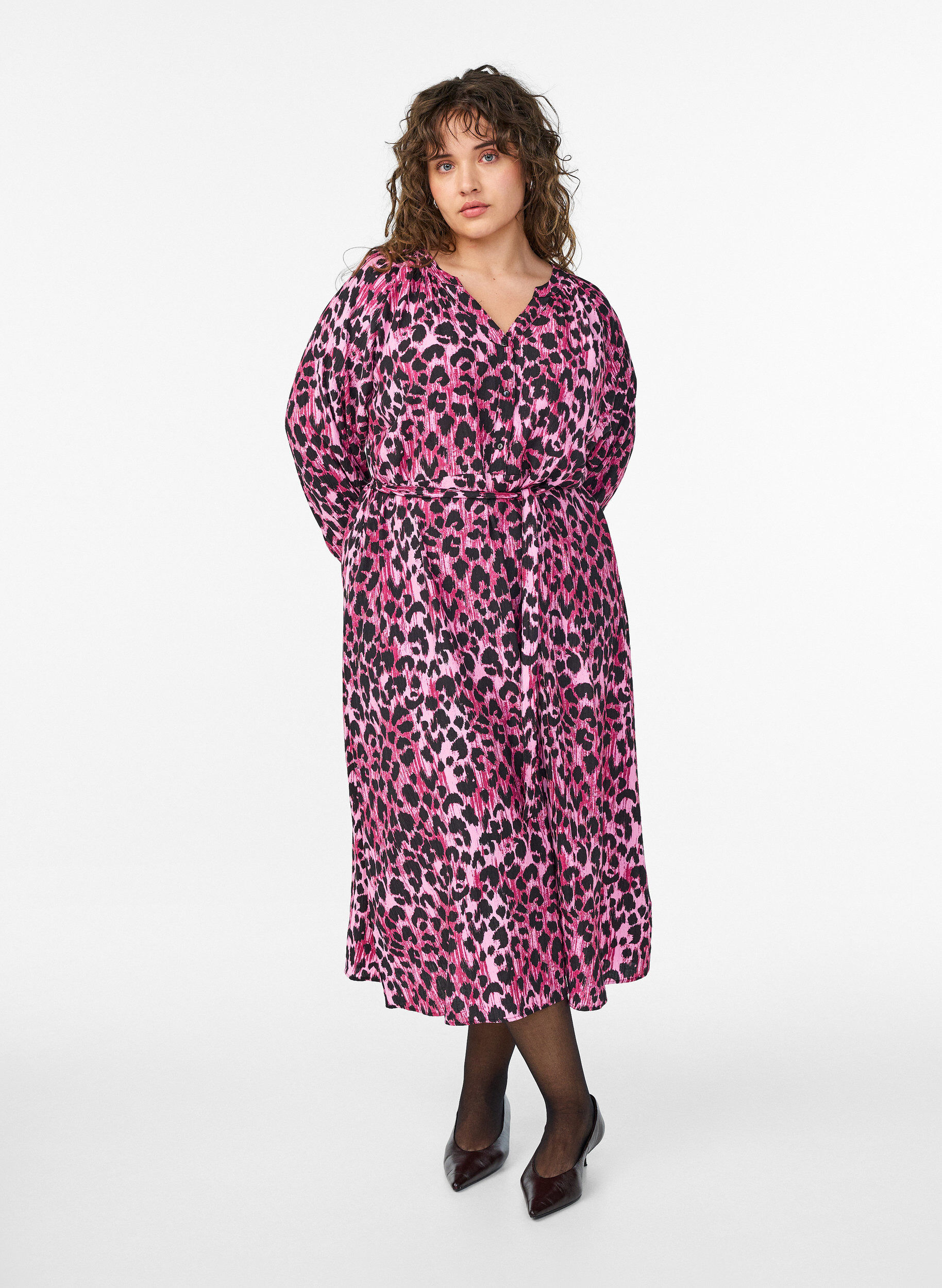 Midi jurk met knoopsluiting en strikceintuur, Roze, Model