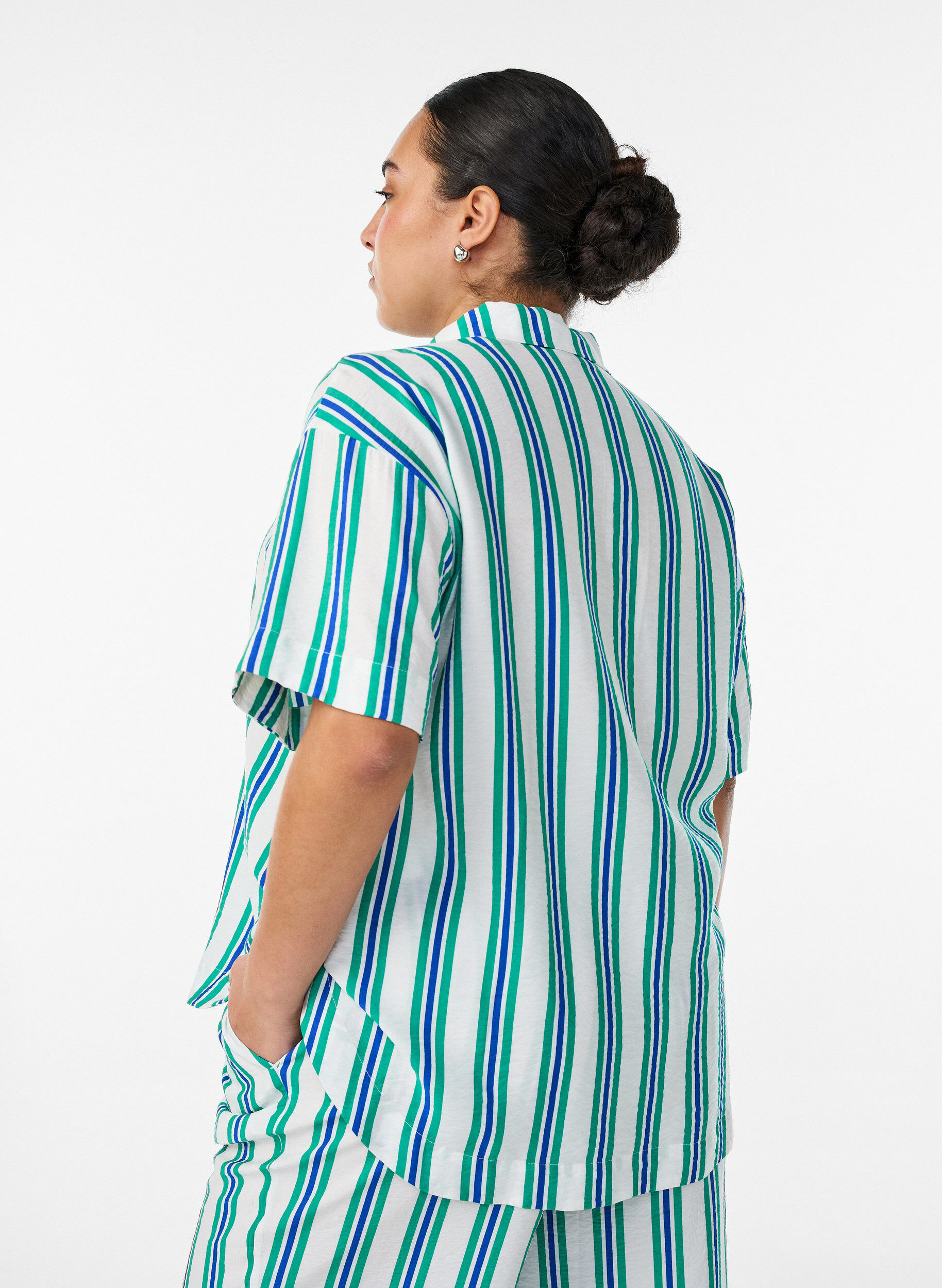 ZizziChemise &agrave; rayures en viscose &agrave; manches courtes, Vanille, Model image number 2
