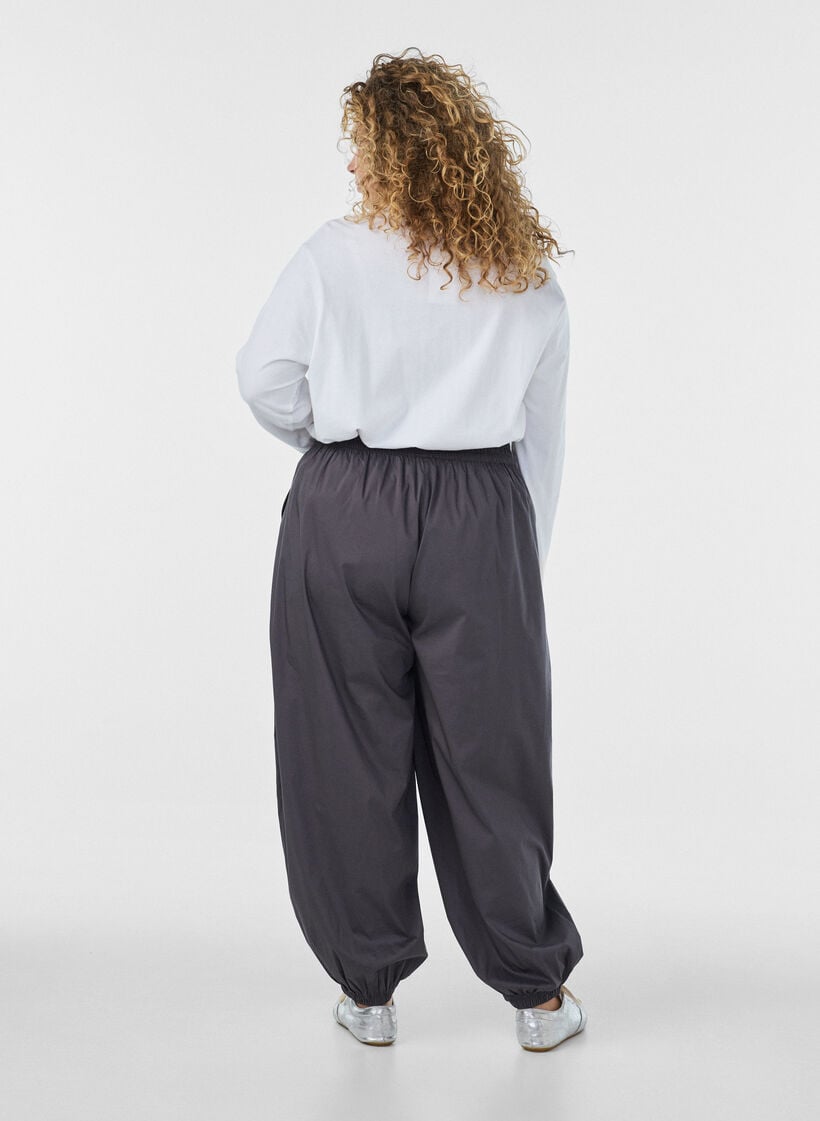 Ballonbroek met zakken en een elastische tailleband, Grijs, Model image number 1