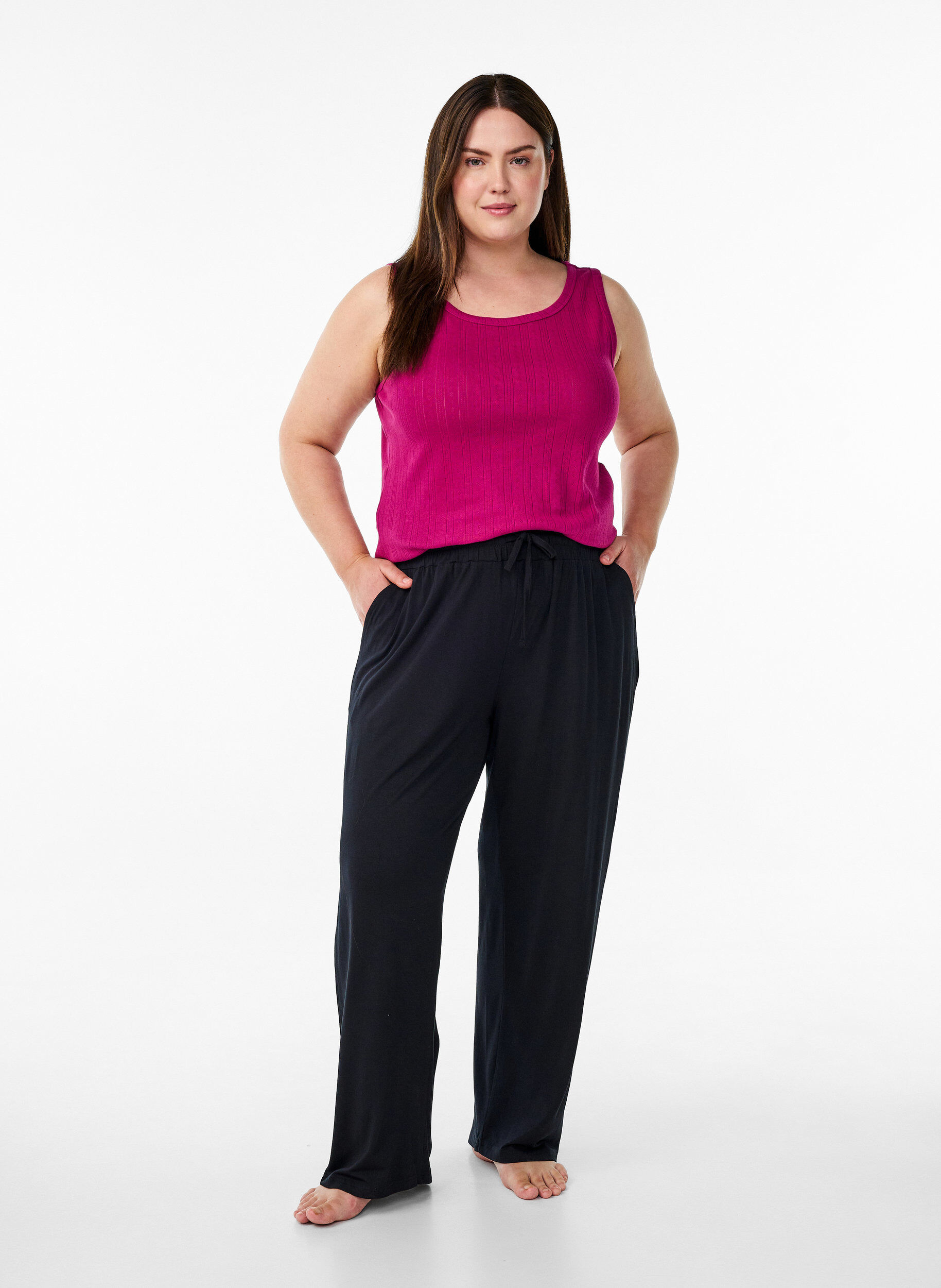 Losse nachtbroek in viscose jersey met zakken, Zwart, Model