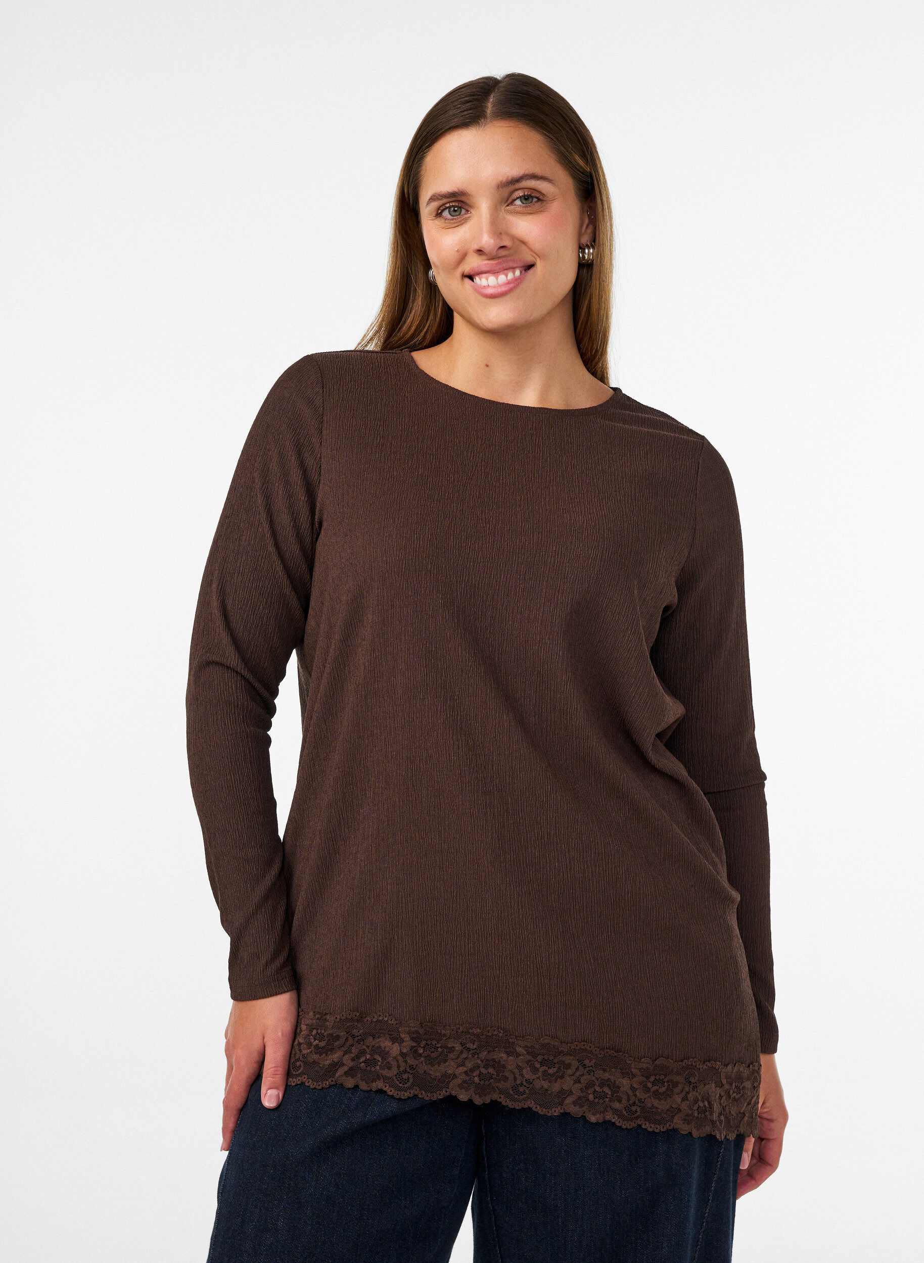 Jersey blouse met asymmetrische kanten rand, Bruin, Model