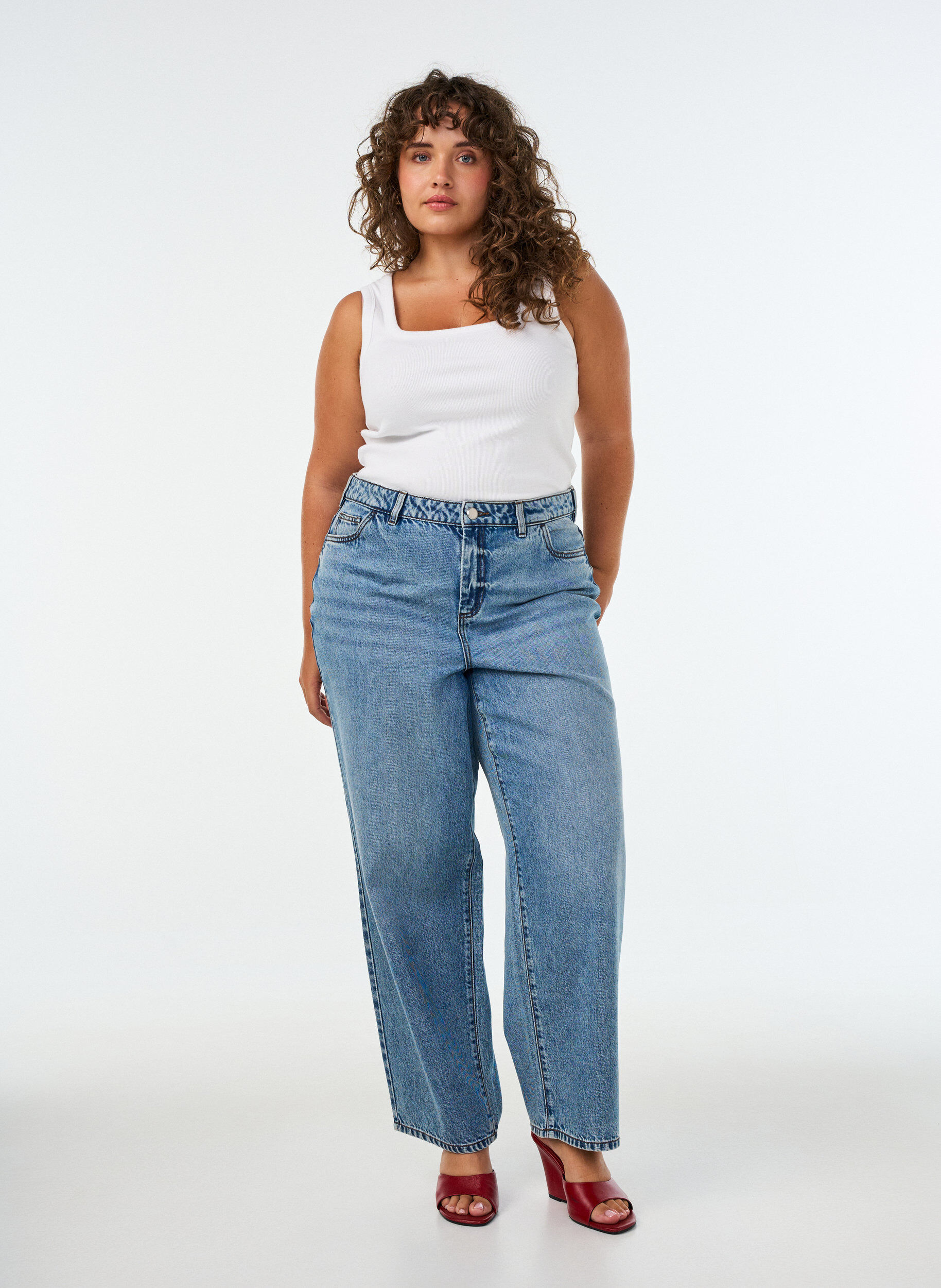 Kiana straight-fit jeans met hoge taille, Blauw, Model