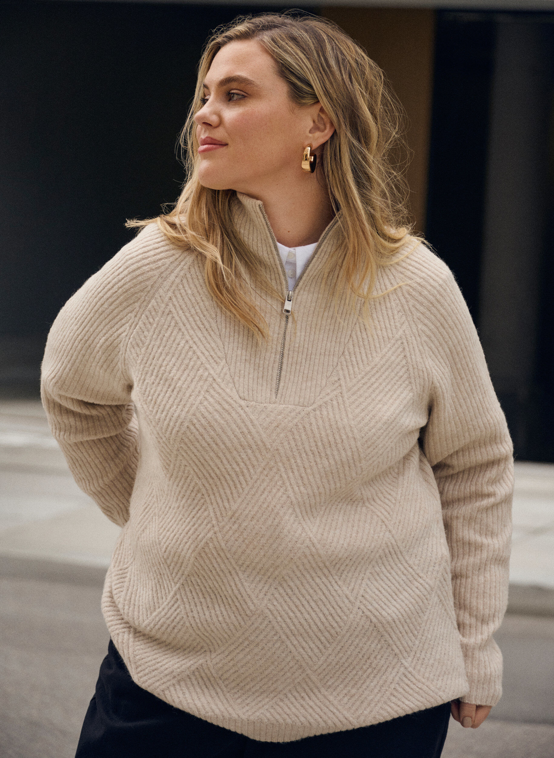 ZizziGebreide trui met een hoge col en harlekijnpatroon, Beige, Image image number 0