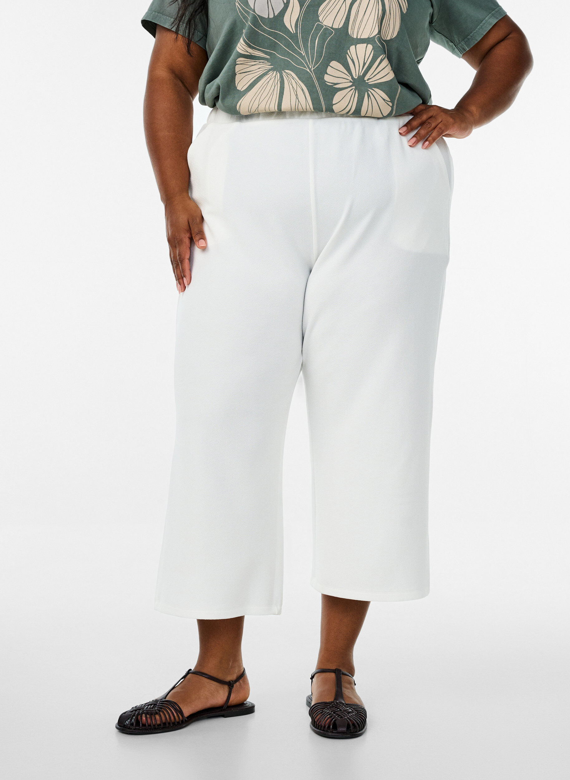 Zizzi Pantalon ample en longueur 7/8, Blanc, Model image number 2