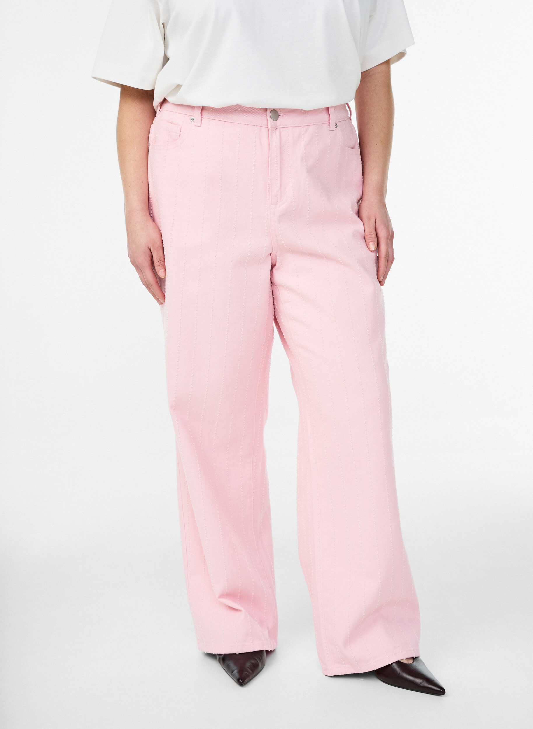 ZizziMyra jeans in gekleurd denim met wide fit en een gestructureerd patroon, Rood, Model image number 2