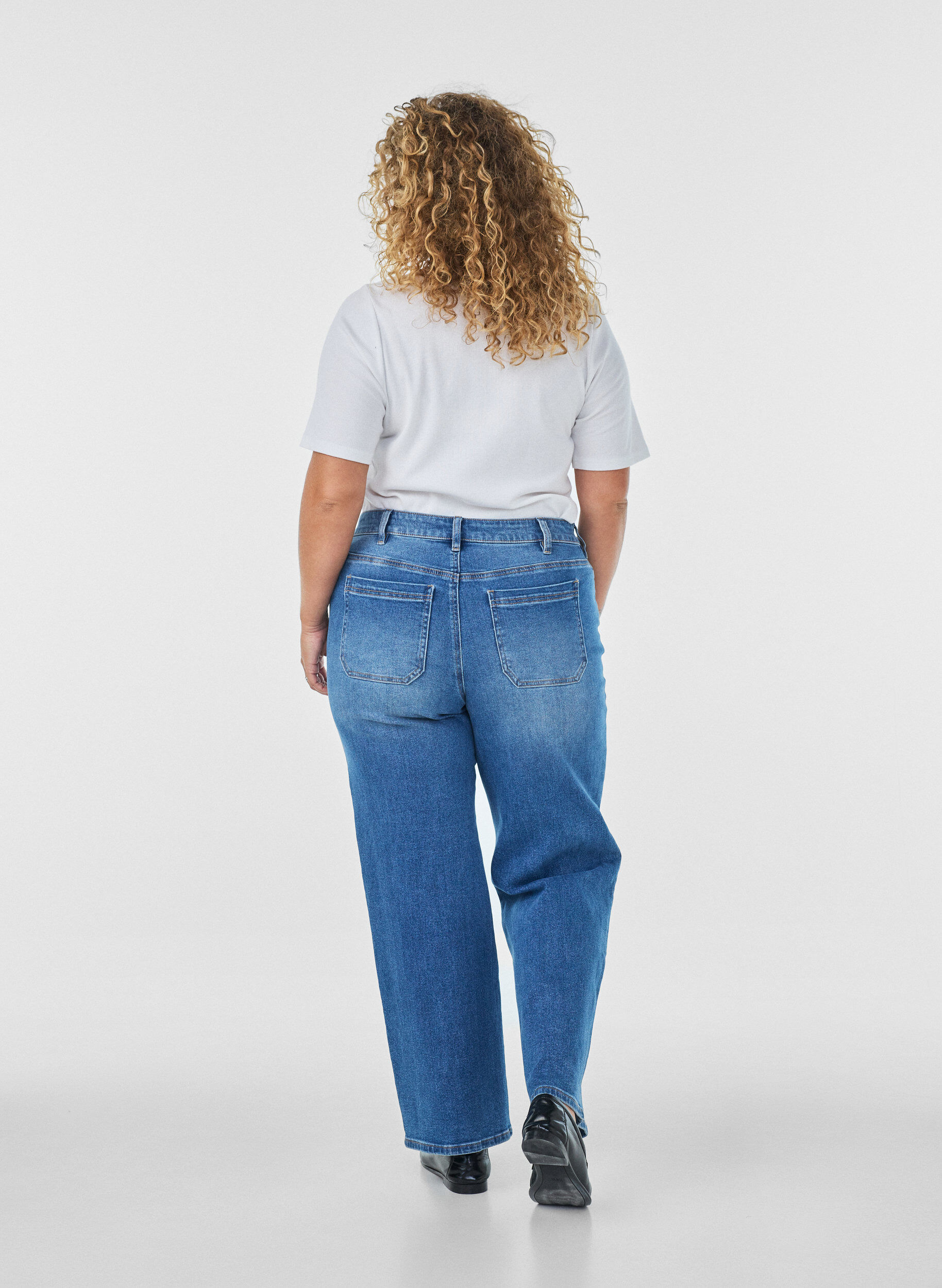 ZizziStraight jeans met een licht versleten look, Blauw, Model image number 1