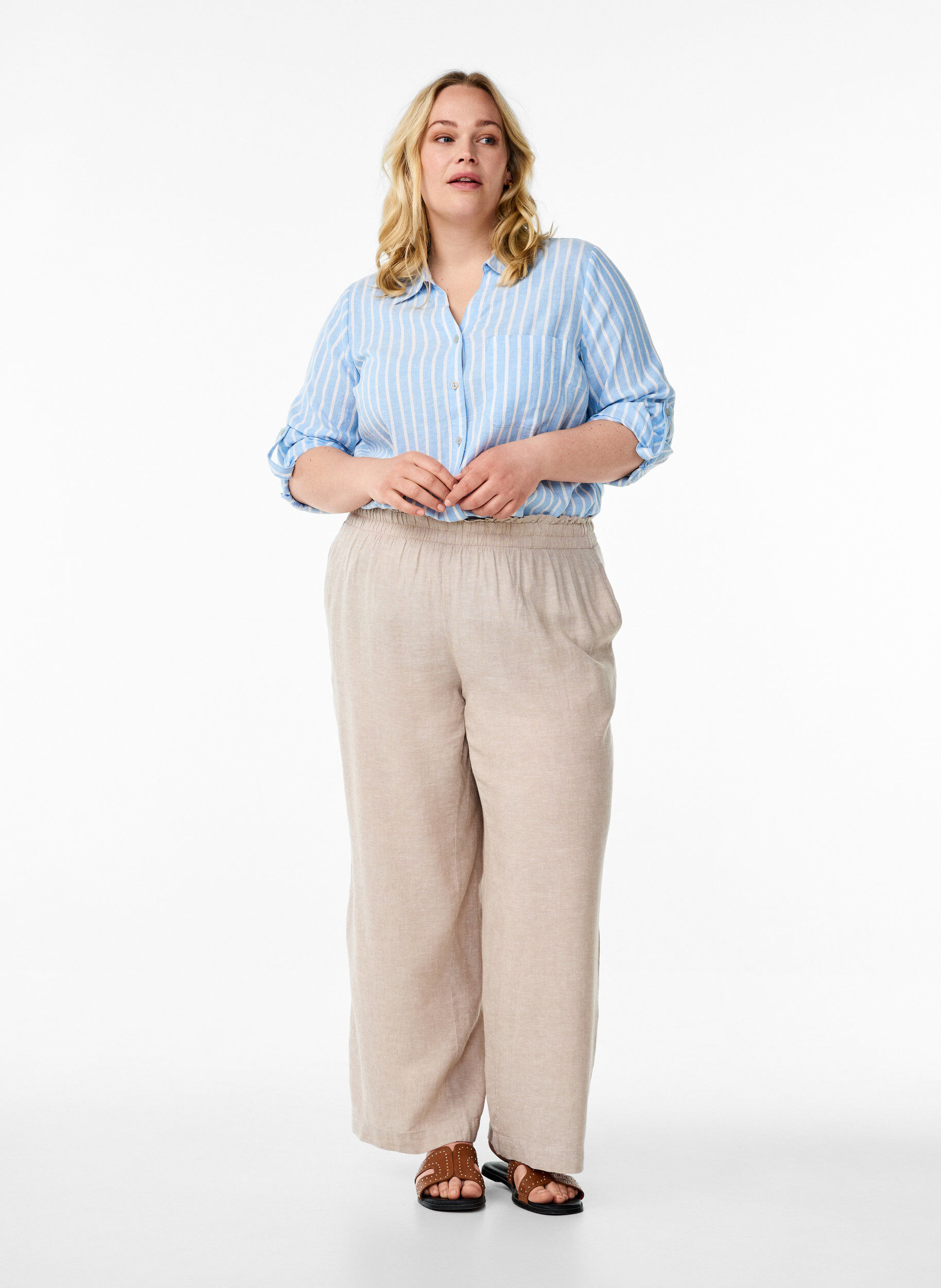 Zizzi Chemise en lin et viscose avec manches 3/4, Bleu Clair, Model image number 1