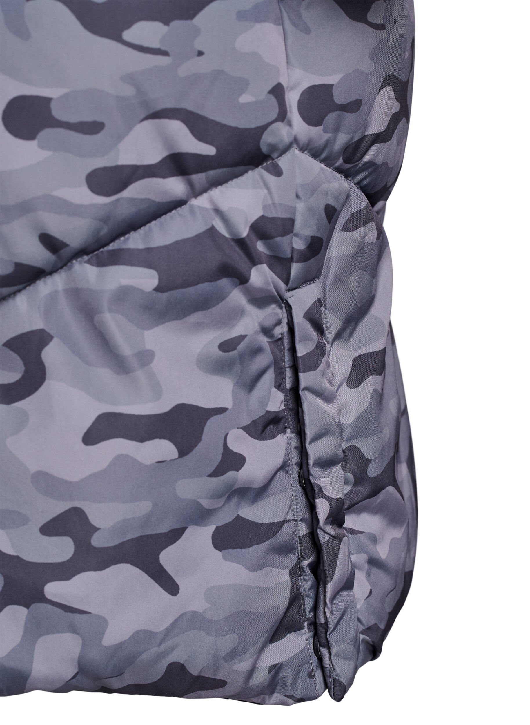 ZizziLange gewatteerde jas met camouflageprint, Grijs, Packshot image number 4