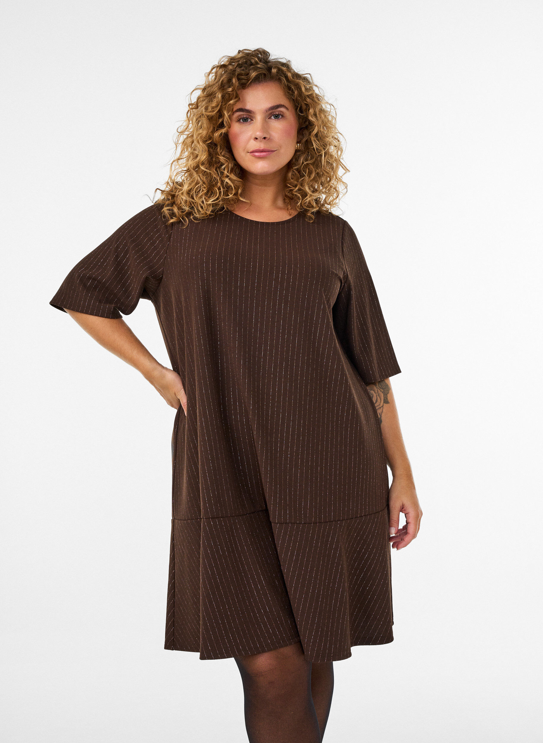 Korte A-lijnjurk met glitterstrepen, Bruin, Model