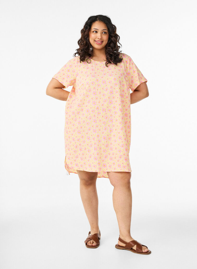 Korte jurk met een gekreukte textuur en korte mouwen, Geel, Model image number 1