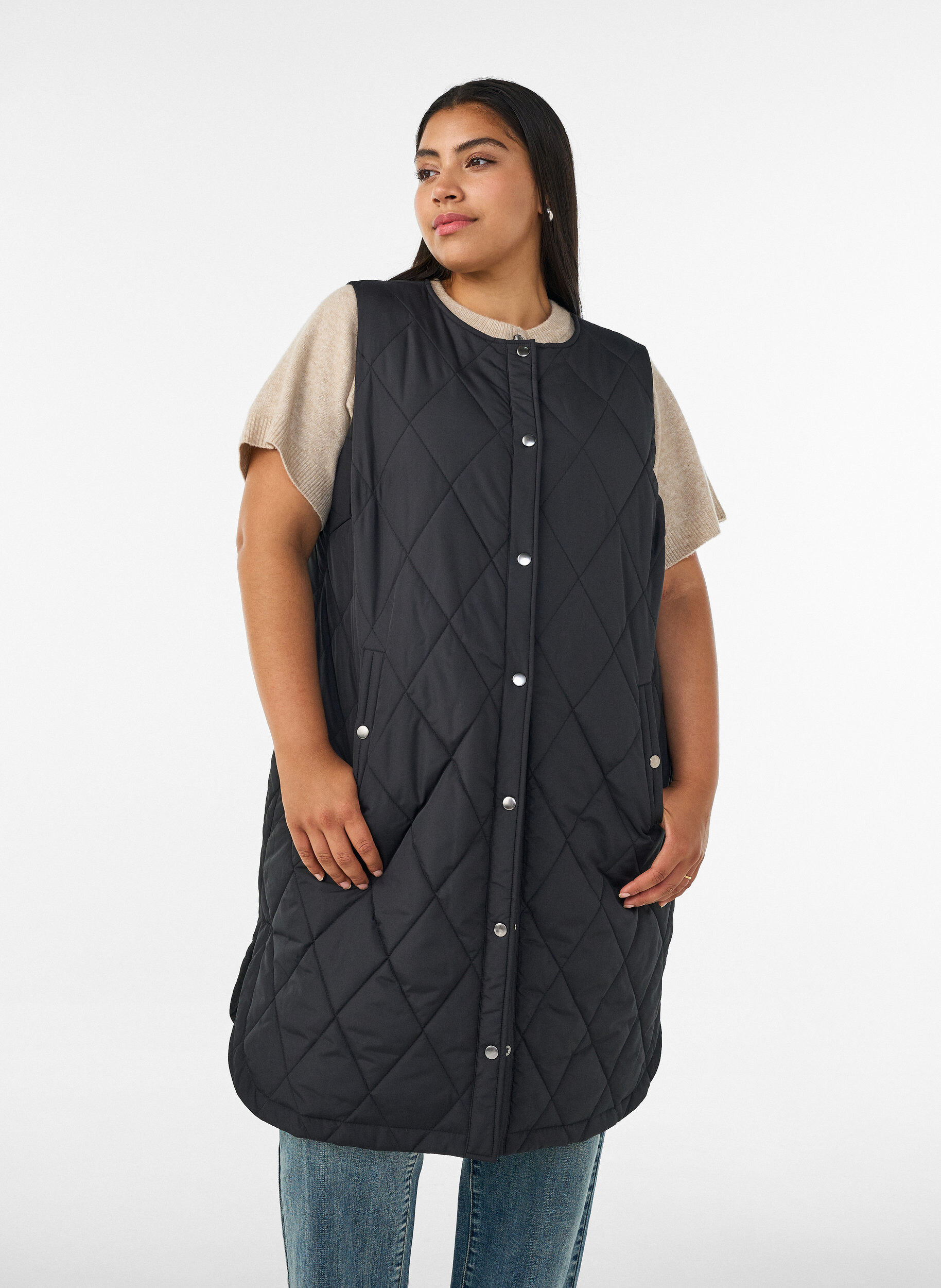 Lange gewatteerde gilet met drukknoopsluiting, Zwart, Model