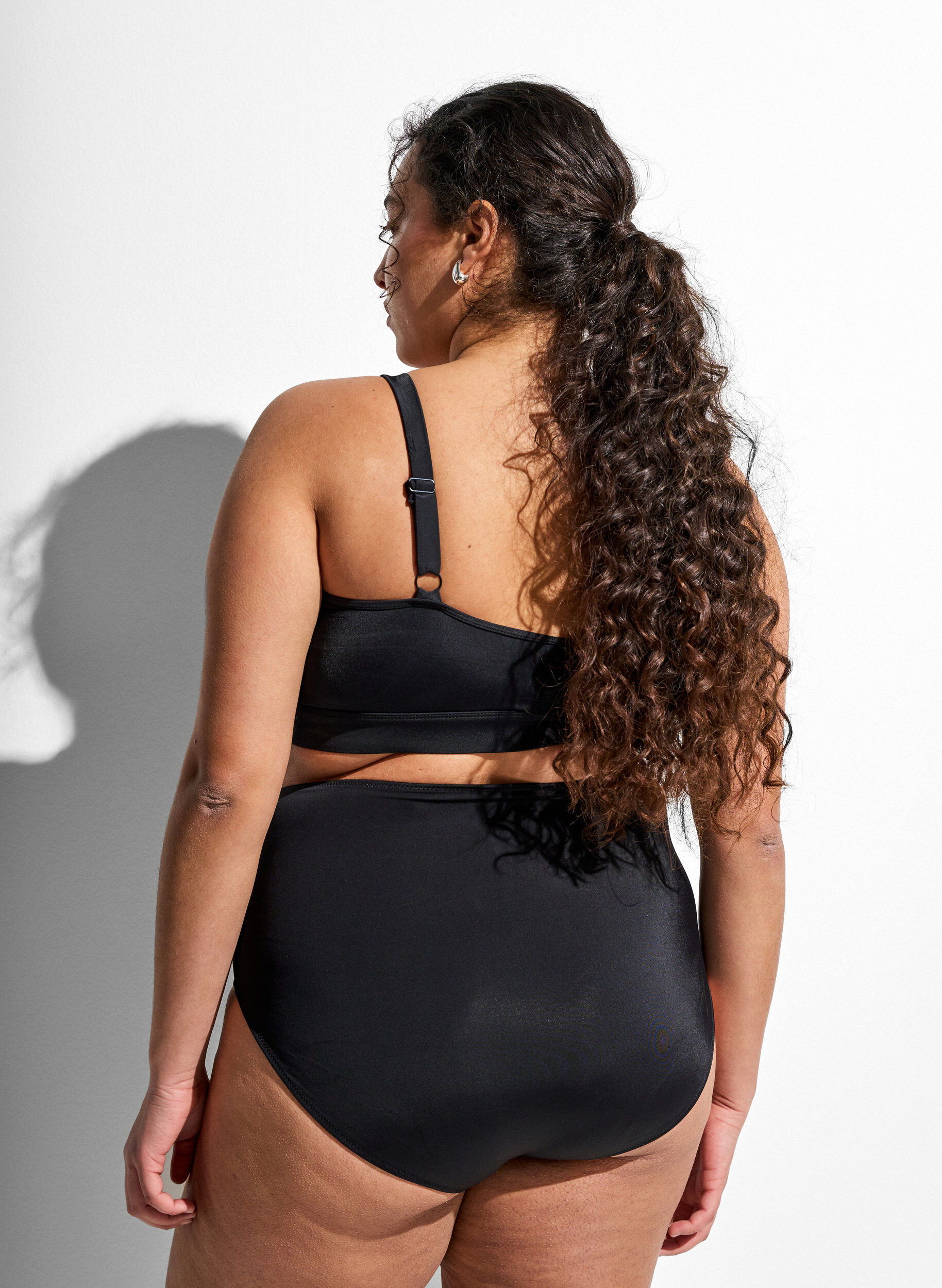 ZizziSolidkleurige high-waist bikinibroekje, Zwart, Model image number 1