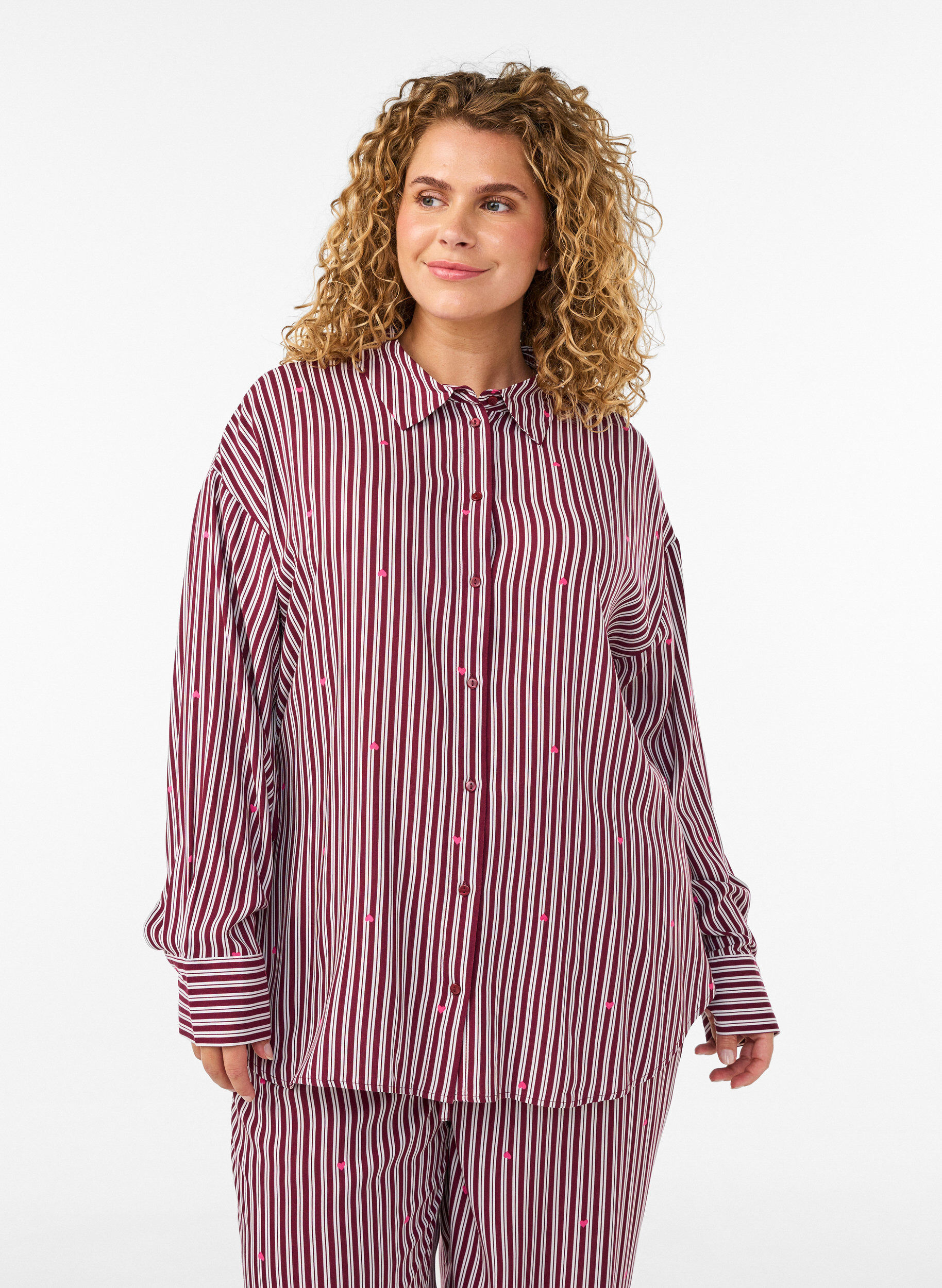 Nachtshirt met strepen en hartjes, Donker Bordeaux, Model